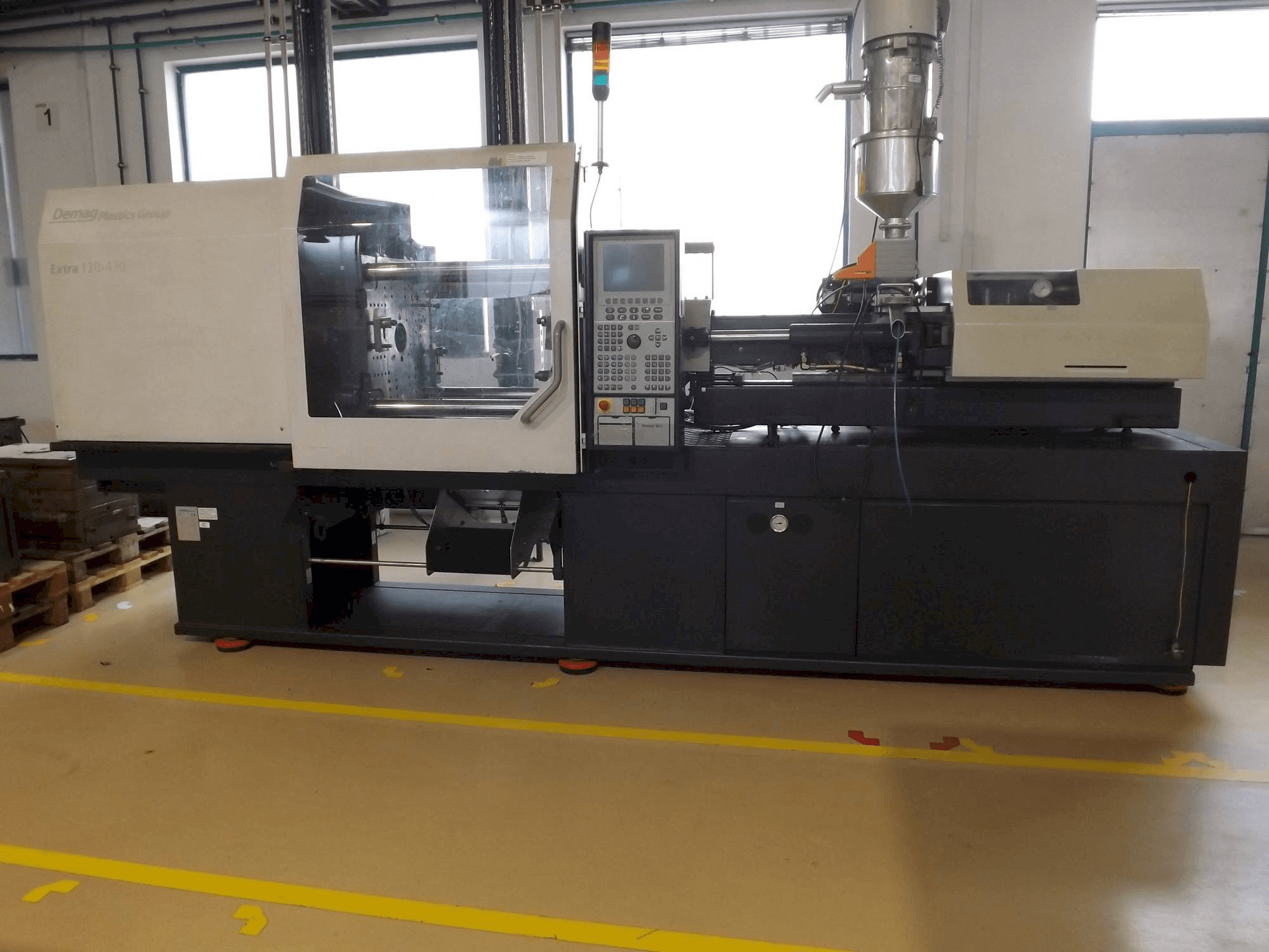 DEMAG Extra 120-430 Mašinos vaizdas iš priekio