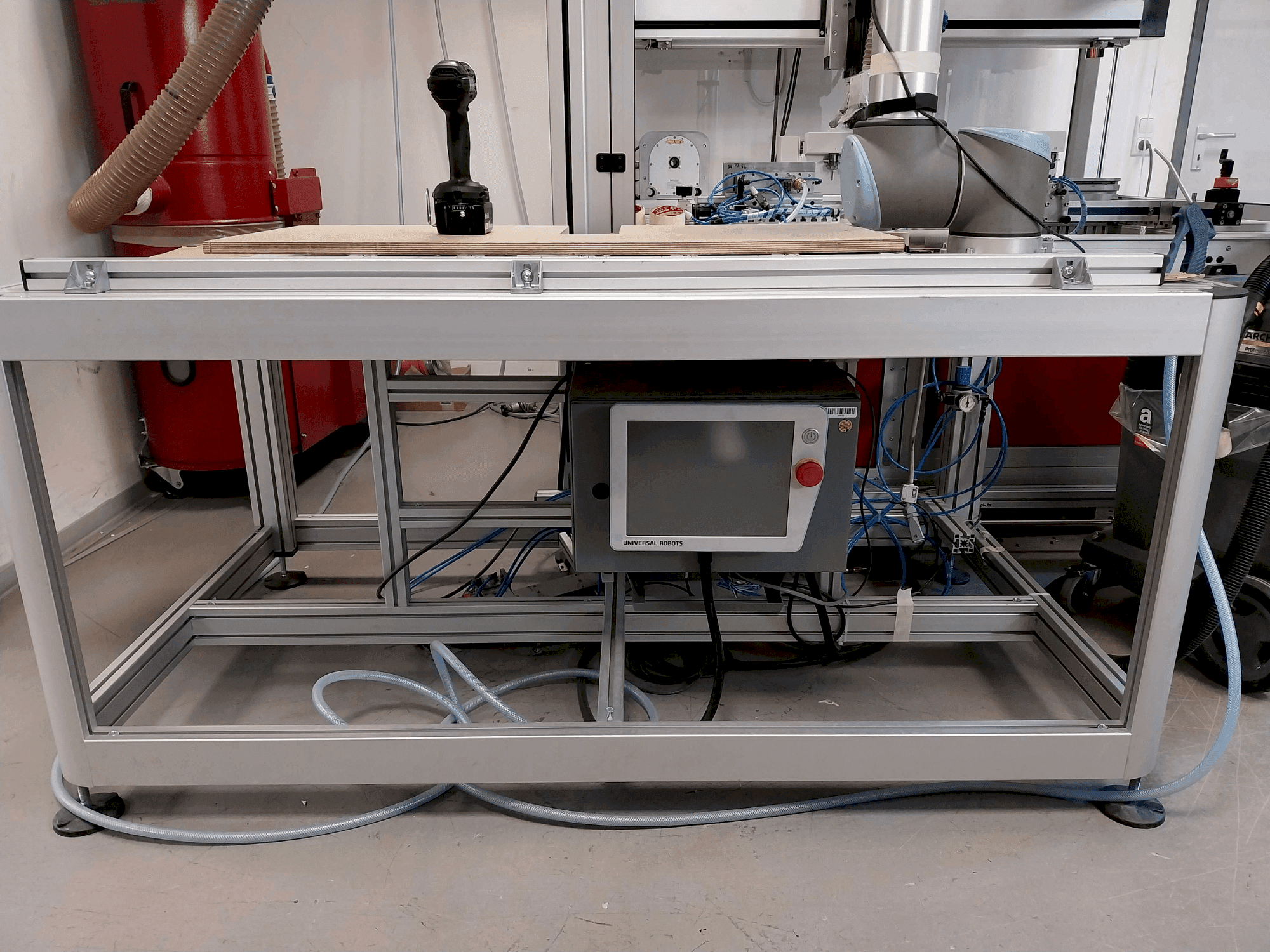 Universal Robots UR10 CB Mašinos vaizdas iš priekio