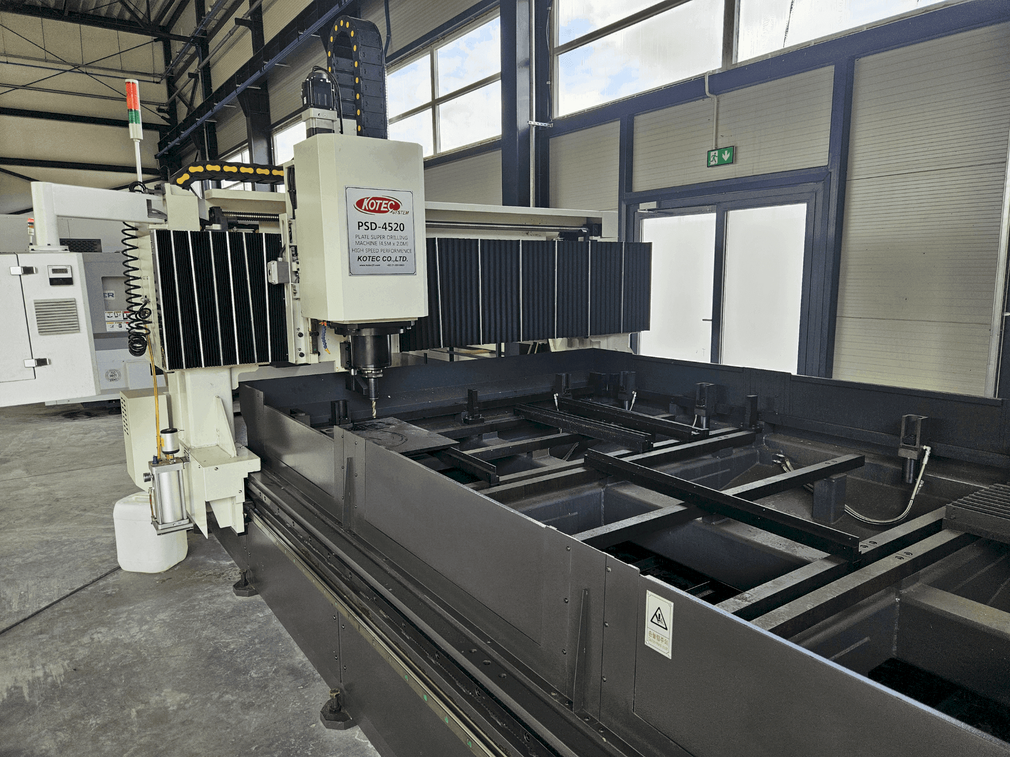 KOTEC PSD-4520 Mašinos vaizdas iš priekio