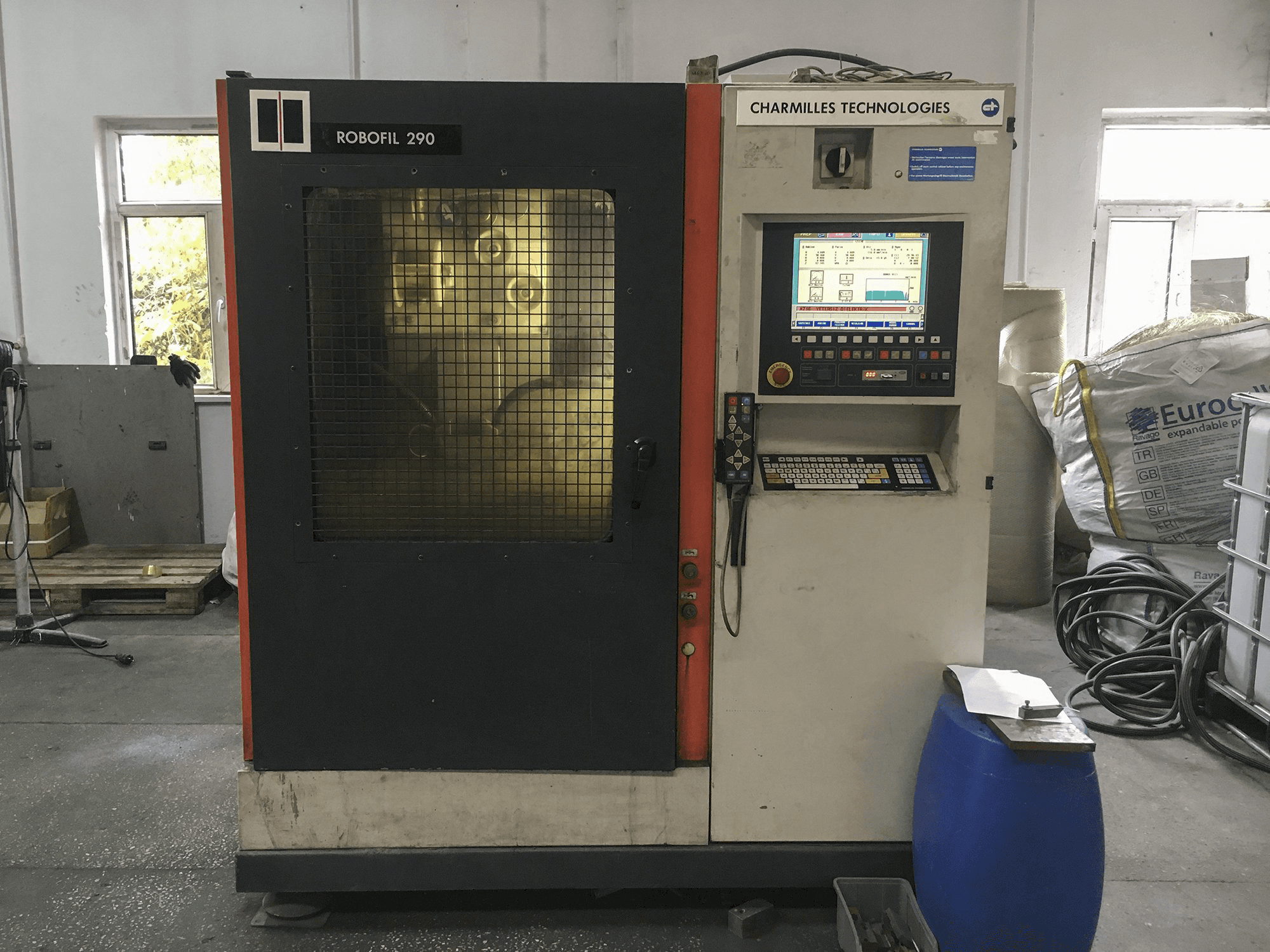 CHARMILLES ROBOFIL 290 Mašinos vaizdas iš priekio