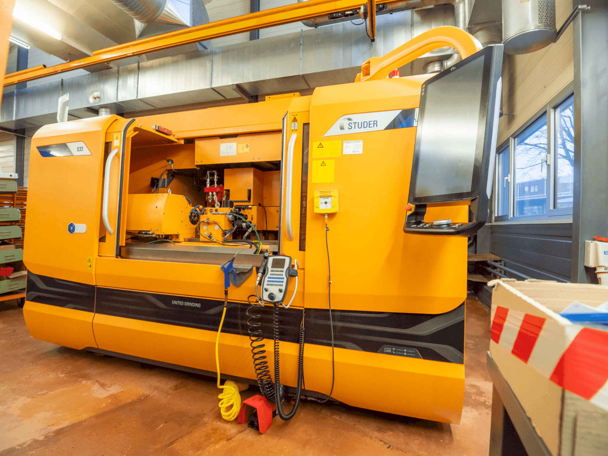 STUDER S33 Mašinos vaizdas iš priekio