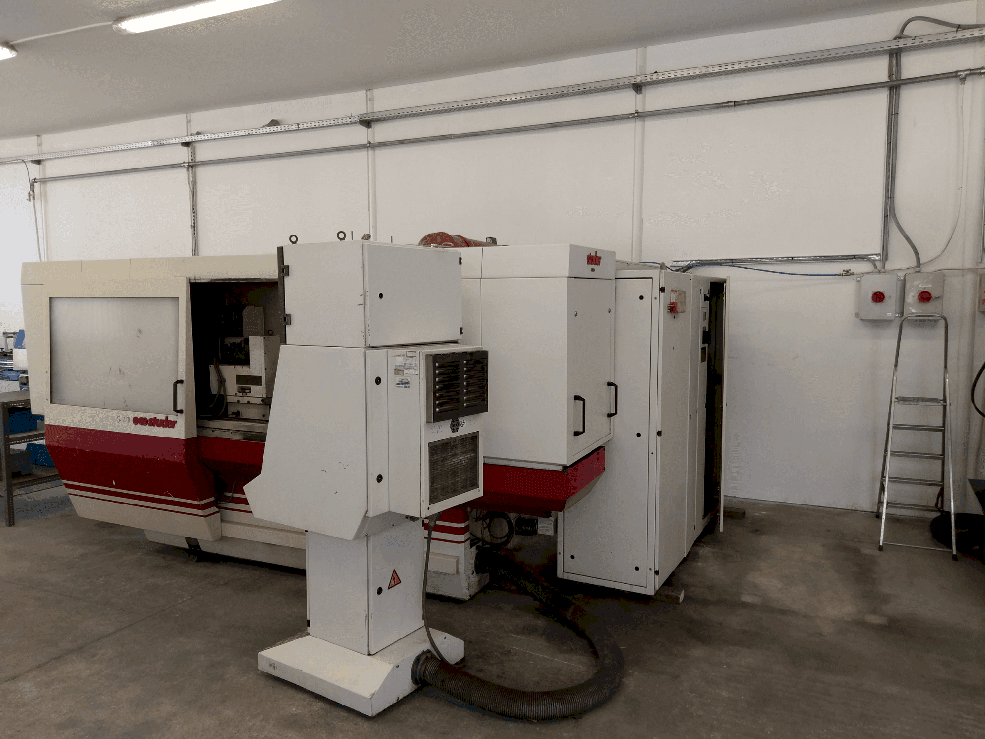 STUDER S40 Mašinos vaizdas iš priekio