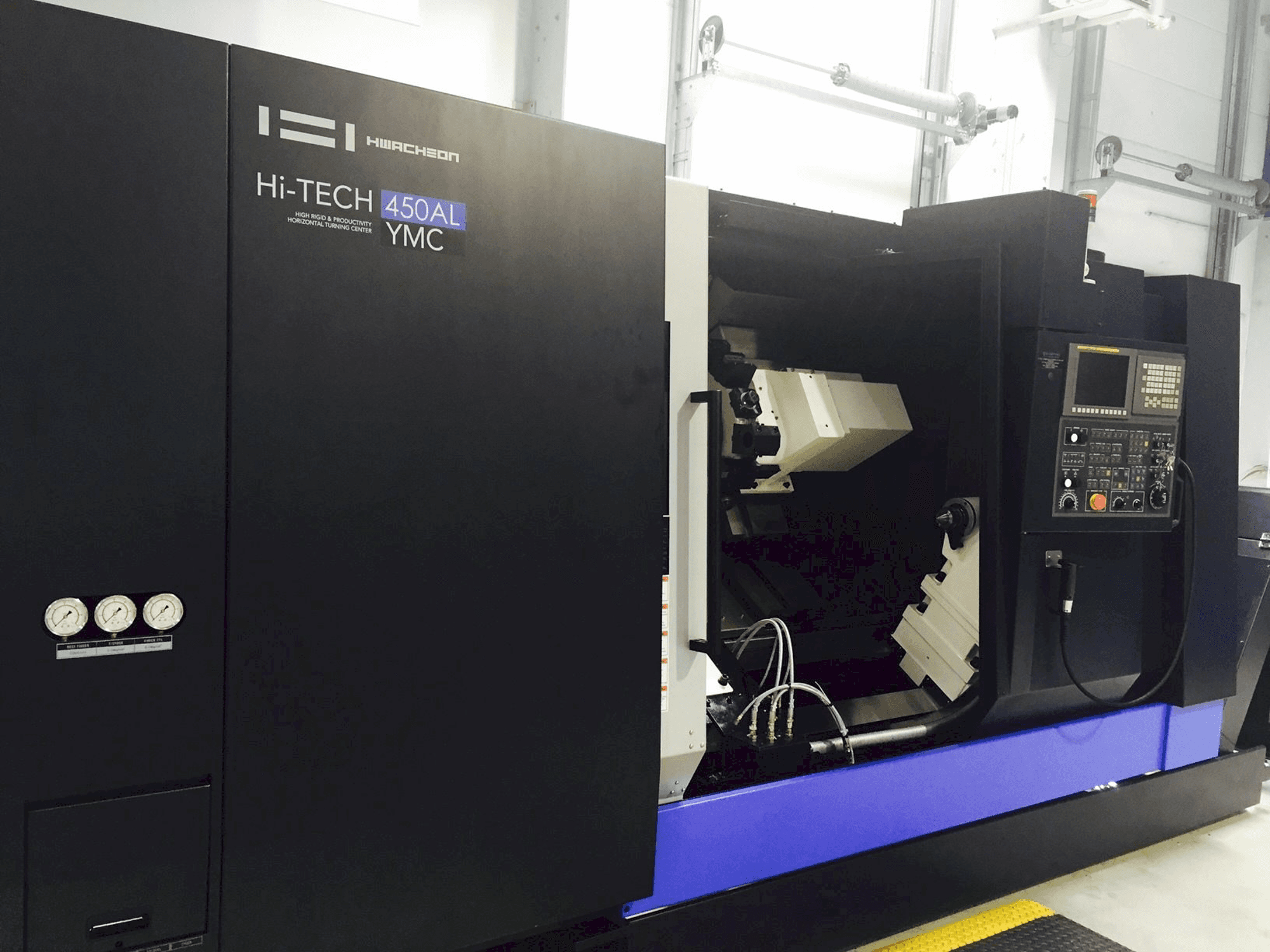 HWACHEON HI-TECH 450AL YMC Mašinos vaizdas iš priekio