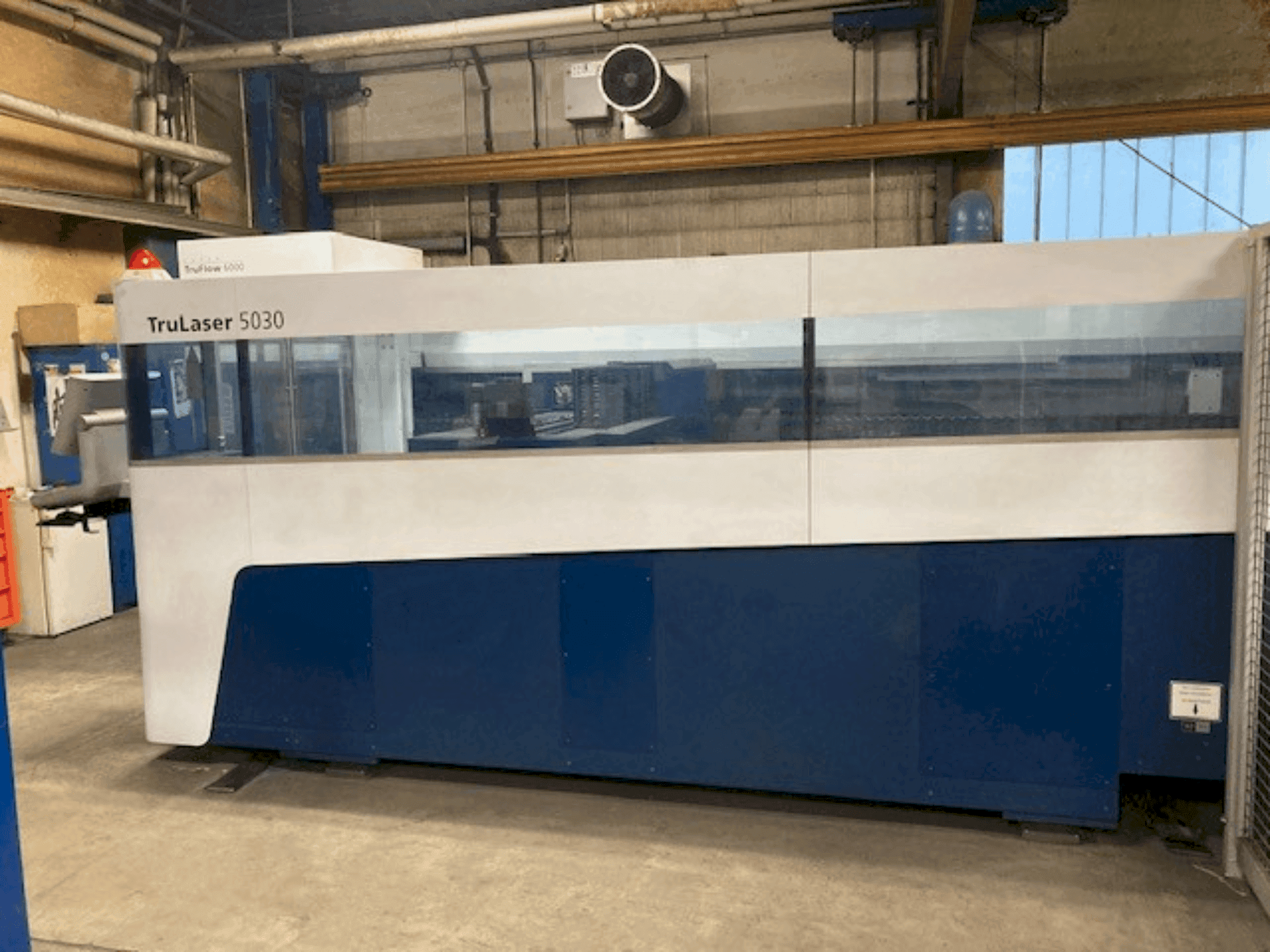 TRUMPF TruLaser 5030 (L52) Mašinos vaizdas iš priekio