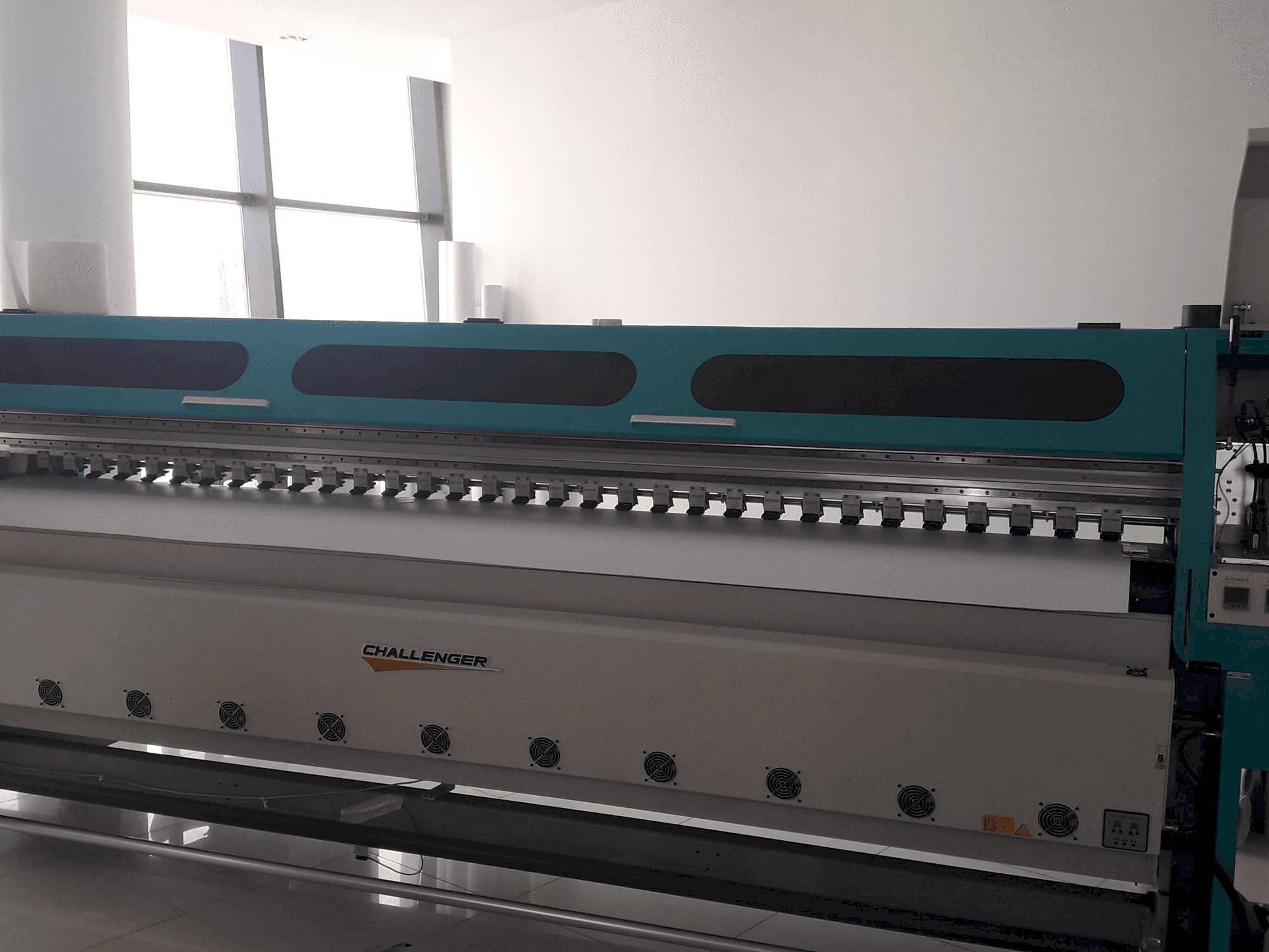 Challenger FY-3200AT Plus-H4 Mašinos vaizdas iš priekio