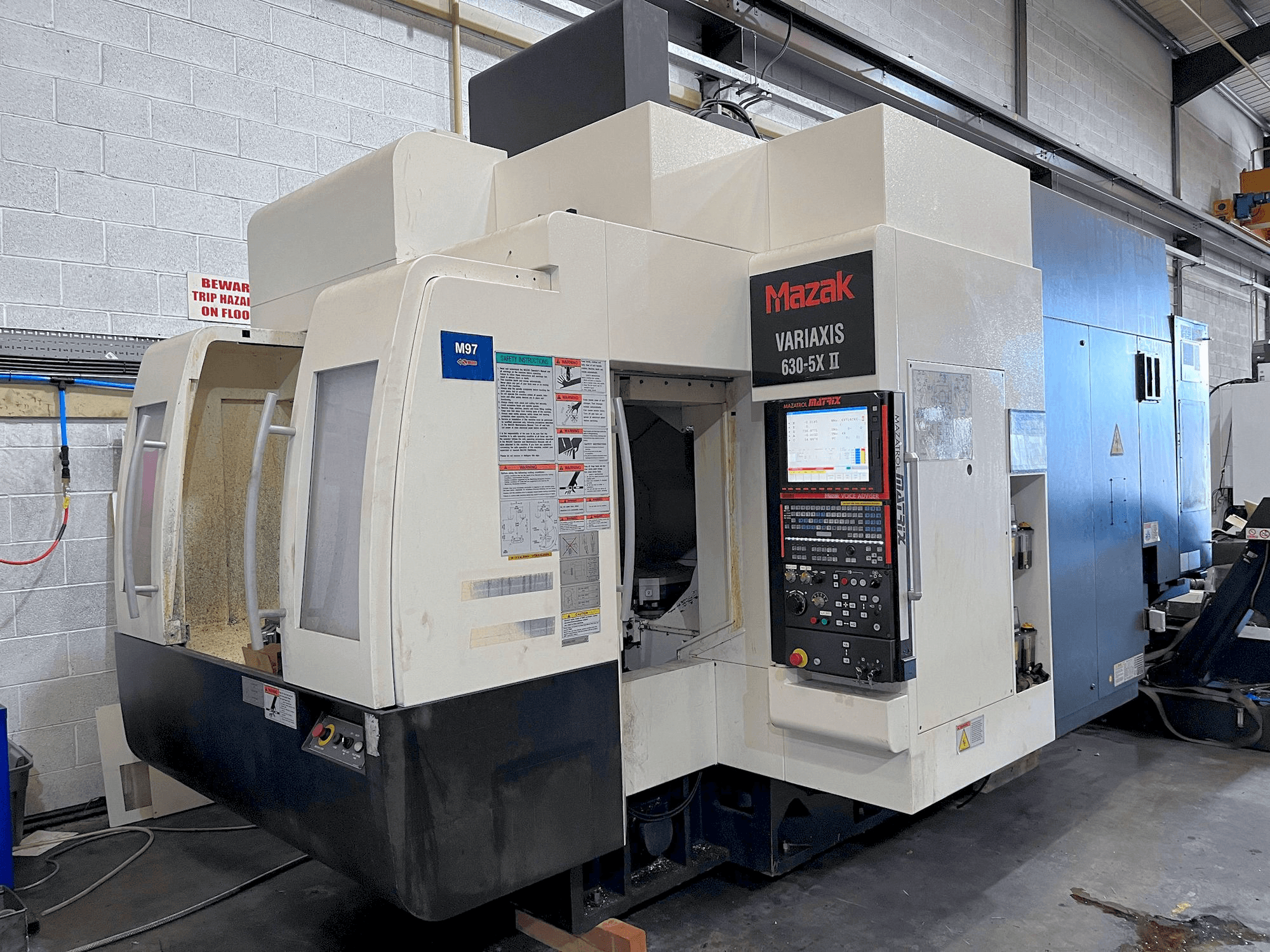 Mazak 630-5AX II Mašinos vaizdas iš priekio