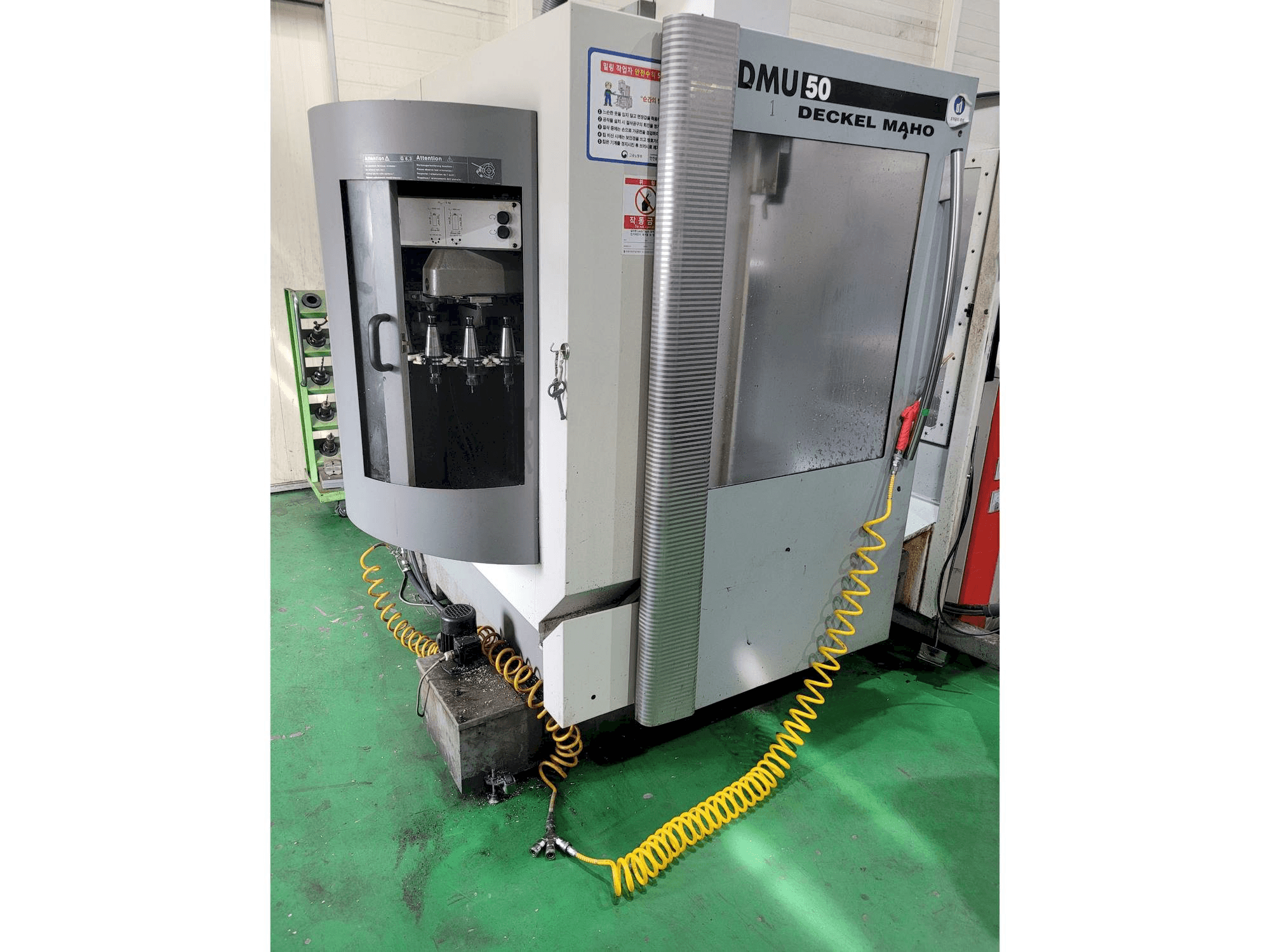 DECKEL MAHO DMU 50 Mašinos vaizdas iš priekio