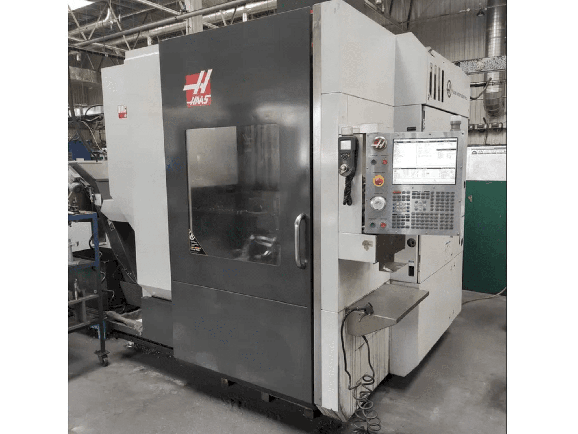 HAAS UMC-750 Mašinos vaizdas iš priekio