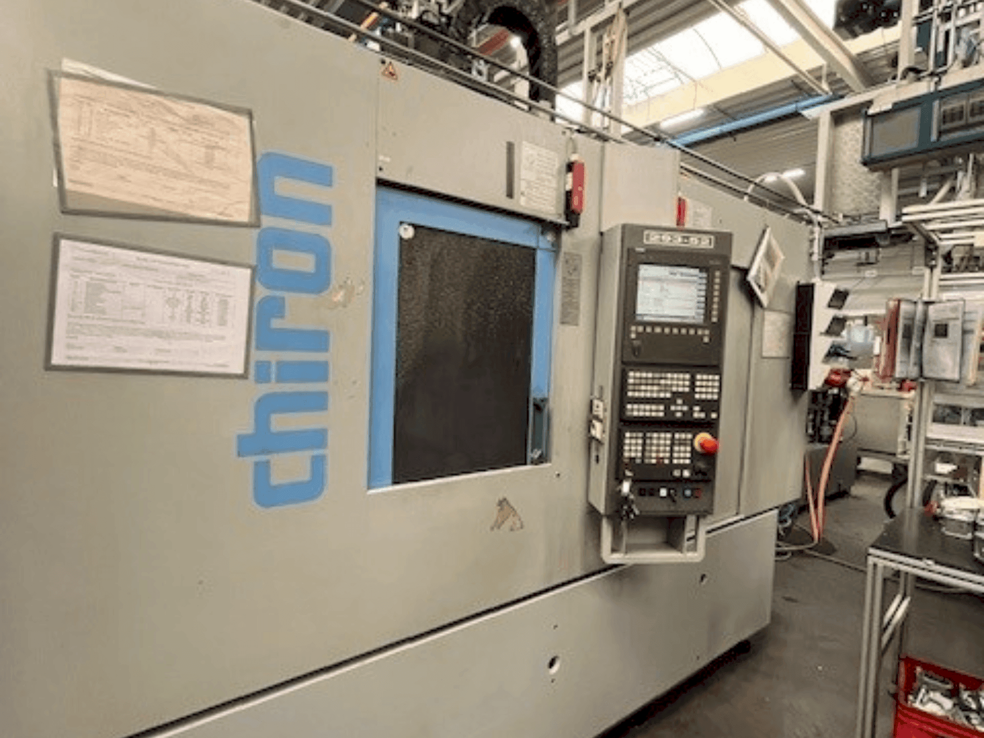 CHIRON DZ15KWM HS Mašinos vaizdas iš priekio