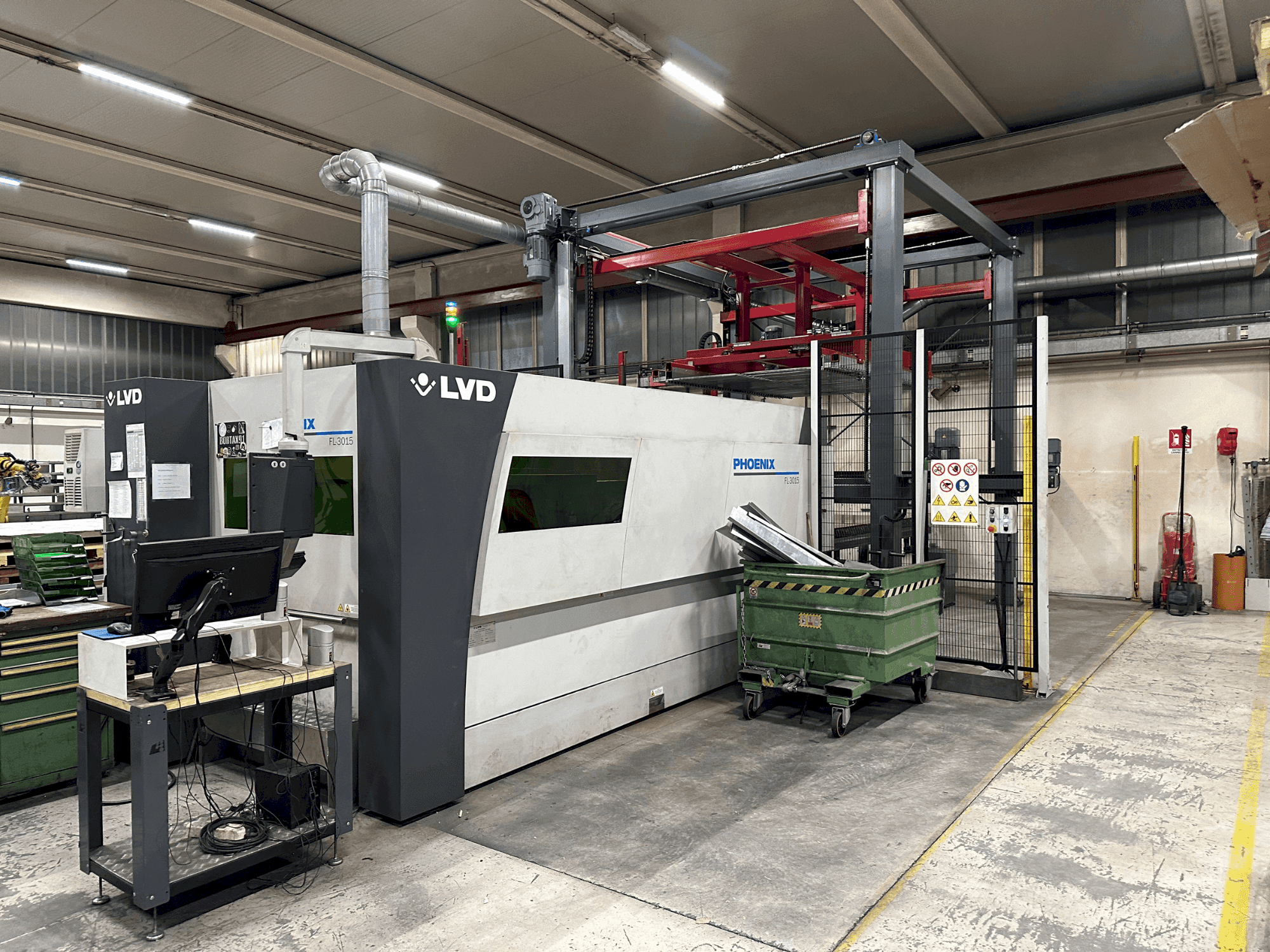 LVD Phoenix FL 3015 Mašinos vaizdas iš priekio