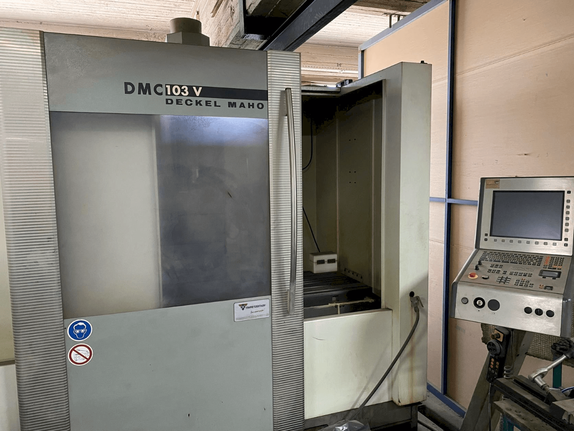 DECKEL MAHO DMC 103 V Mašinos vaizdas iš priekio