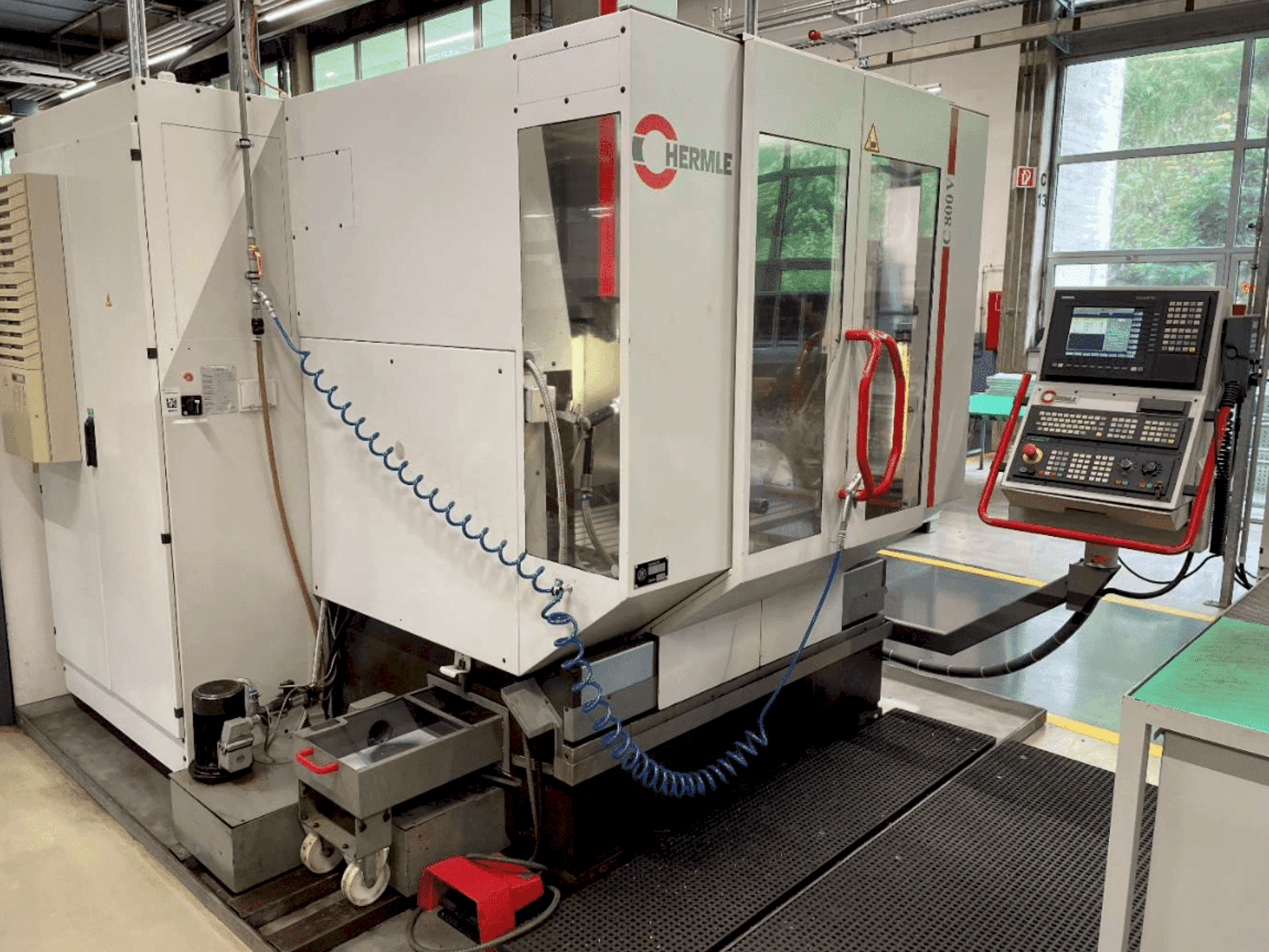 HERMLE C800V Mašinos vaizdas iš priekio
