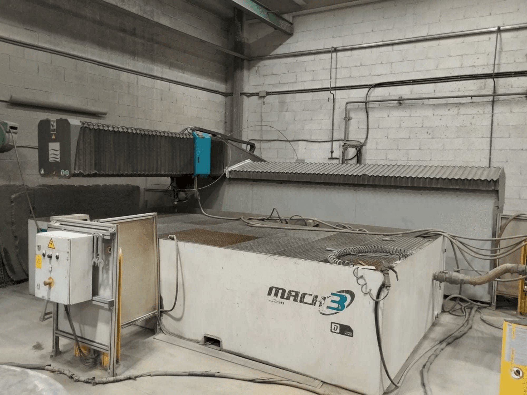 Flow Mach3 4020B Mašinos vaizdas iš priekio