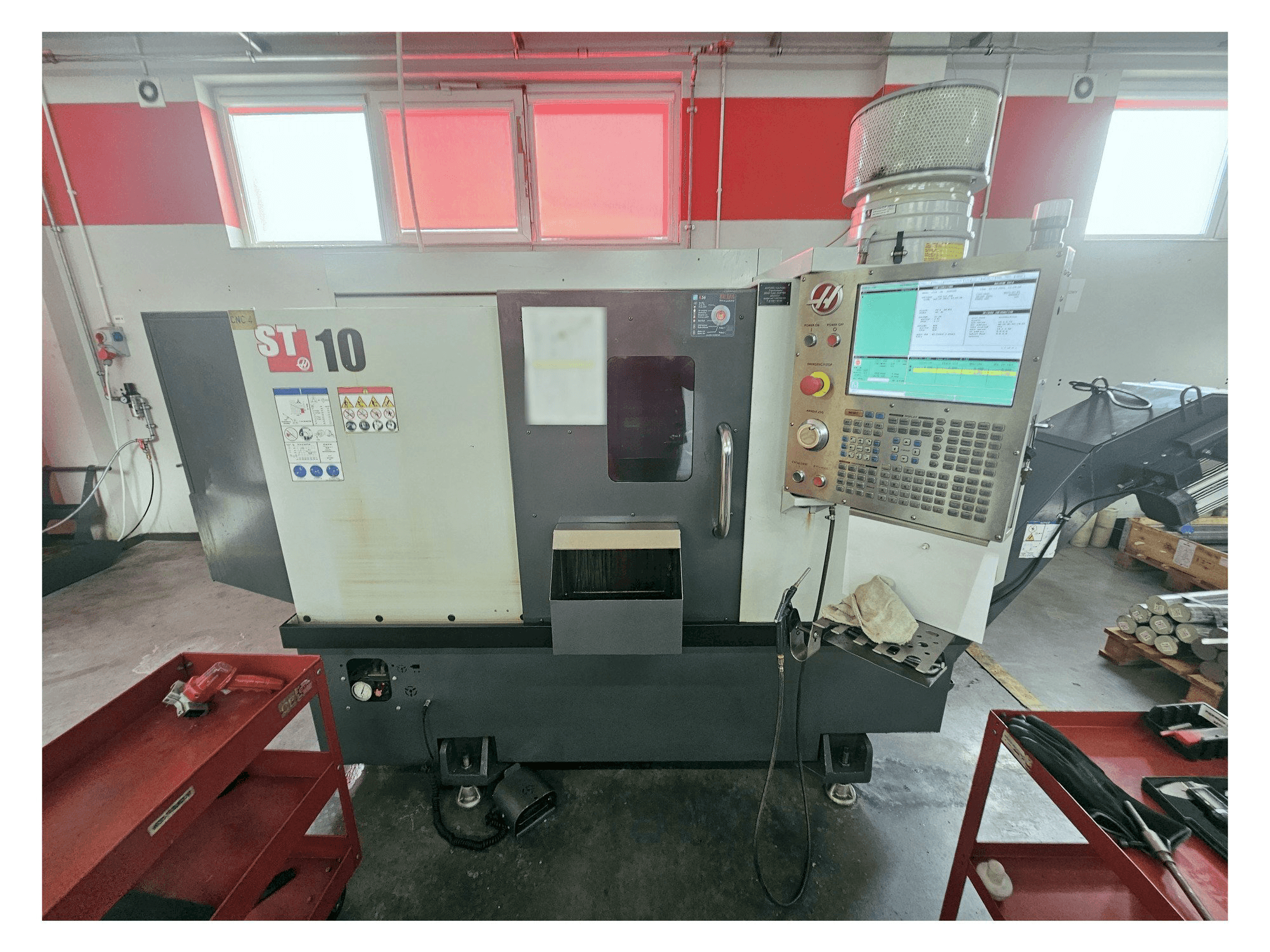 HAAS ST-10 Mašinos vaizdas iš priekio