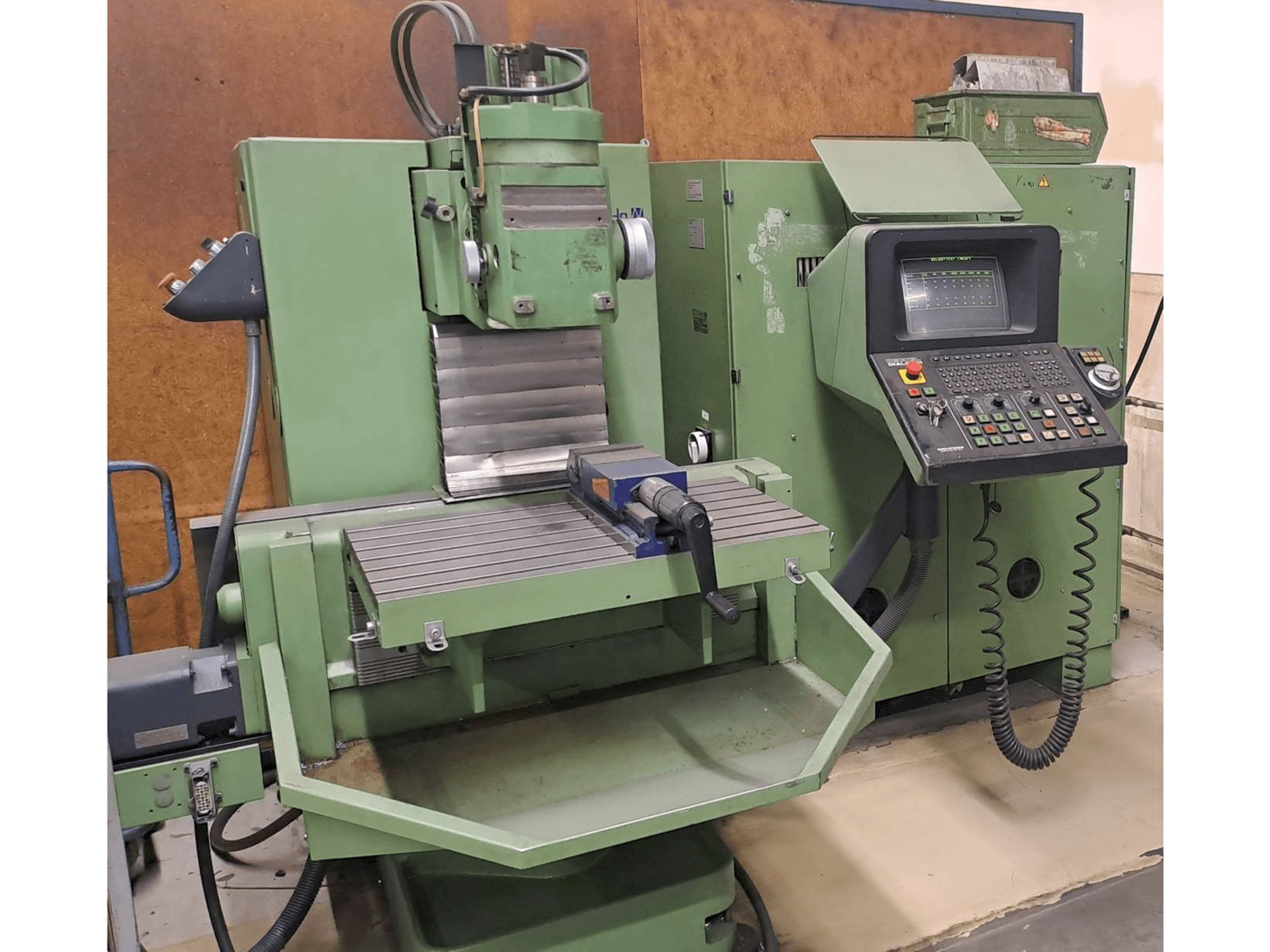 DECKEL FP3NC Mašinos vaizdas iš priekio