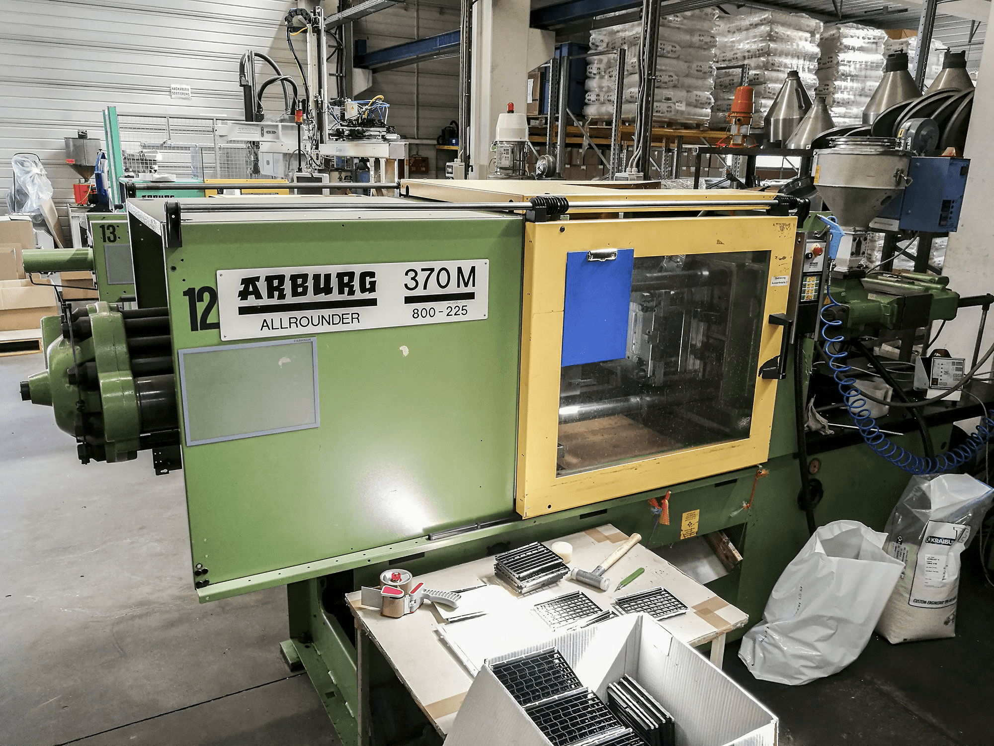 Arburg 370M 800-225 Mašinos vaizdas iš priekio