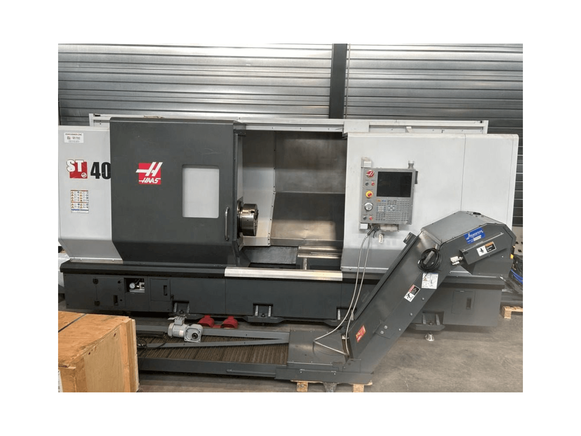 HAAS ST-40 Mašinos vaizdas iš priekio
