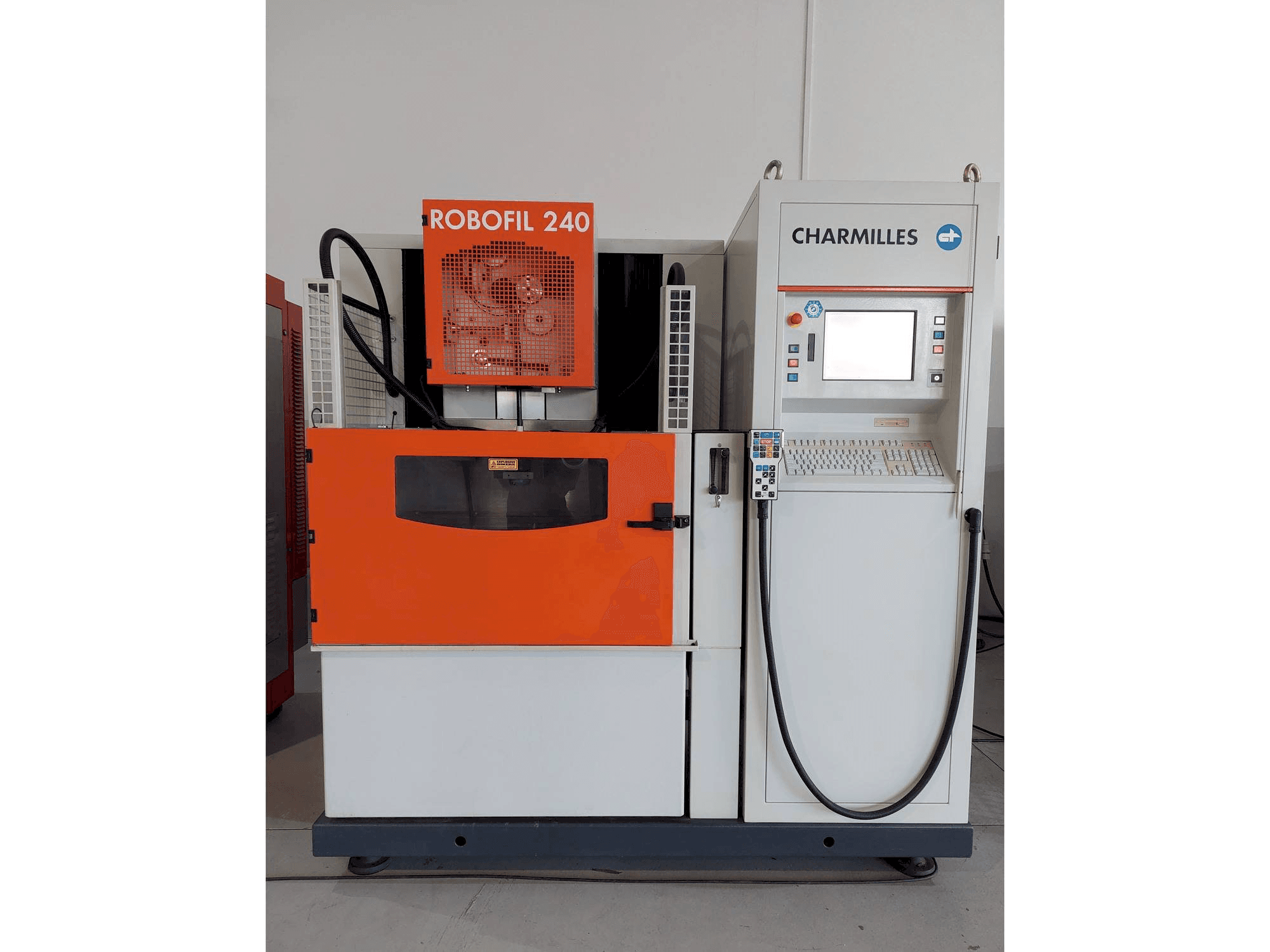 CHARMILLES ROBOFIL 240 Mašinos vaizdas iš priekio