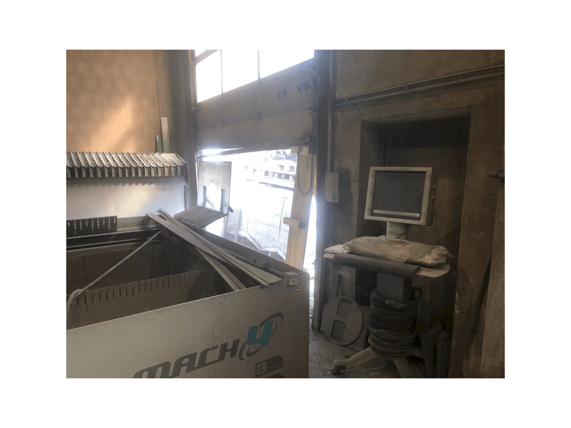 Flow Mach 4 3D Mašinos vaizdas iš kairės pusės