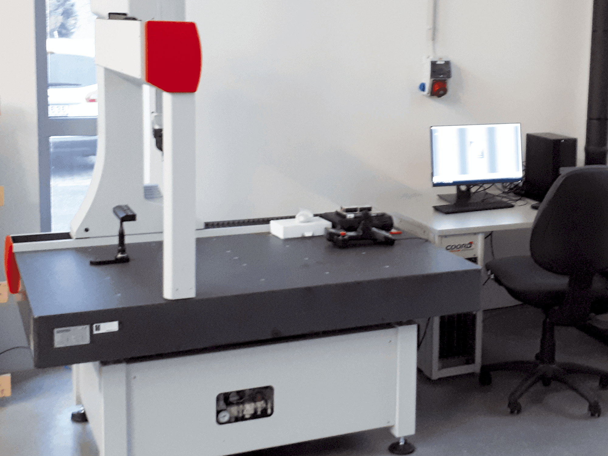 Coord3 ARES NT-L 10.7.5 CNC Mašinos vaizdas iš priekio