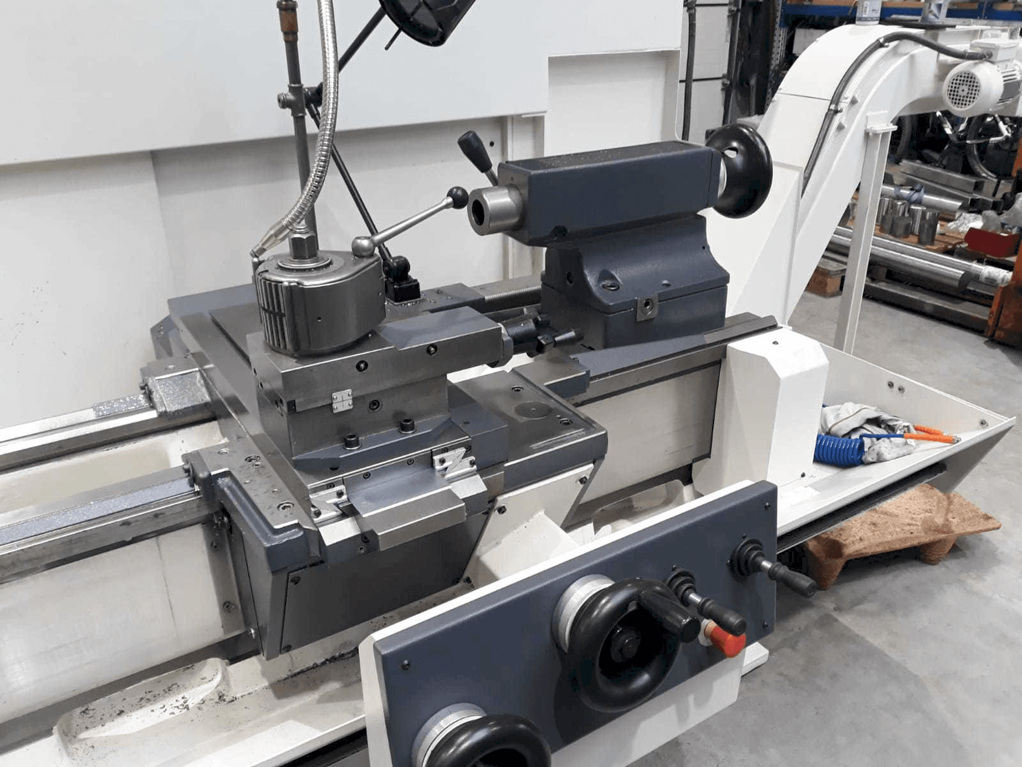 BOEHRINGER DUS 560 Mašinos vaizdas iš priekio