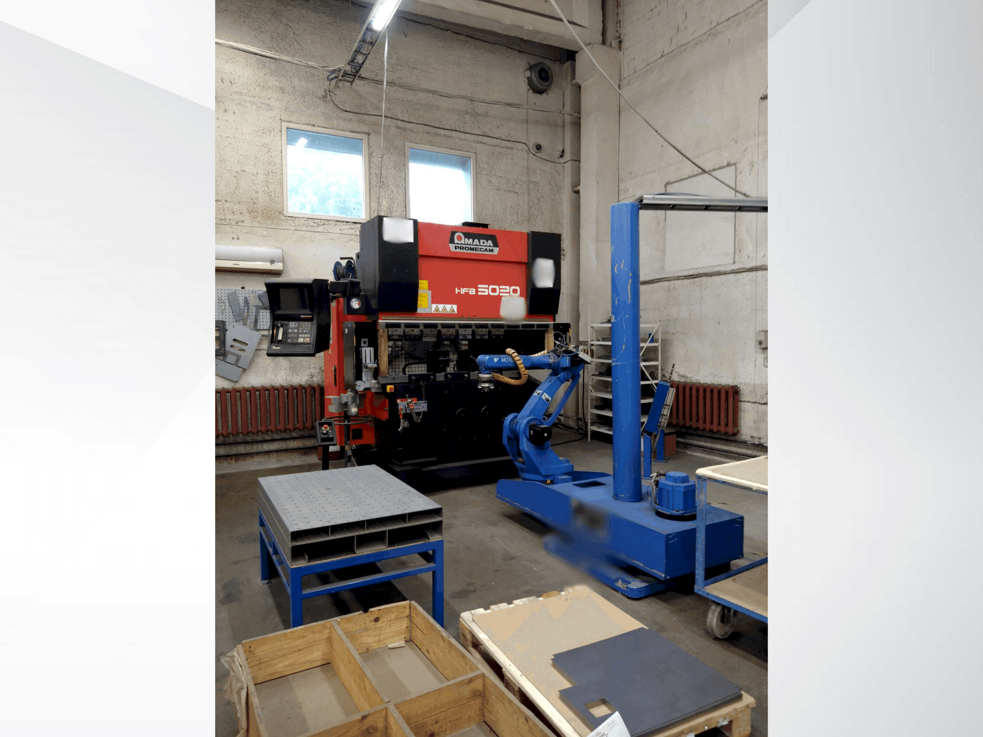 AMADA HFBO 50 20 Mašinos vaizdas iš priekio