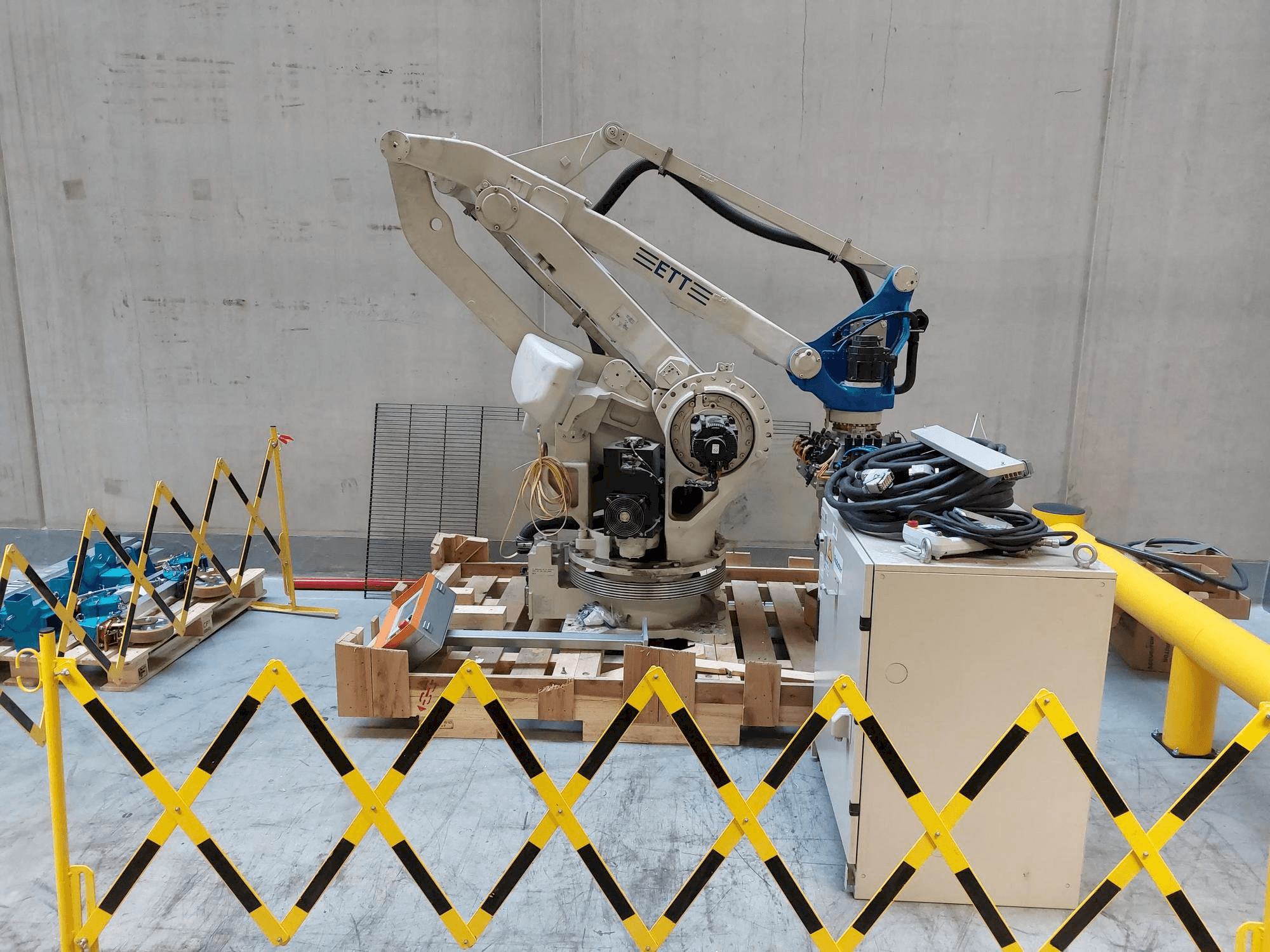 Yaskawa Motoman YR-MPL0160-B04 Mašinos vaizdas iš priekio