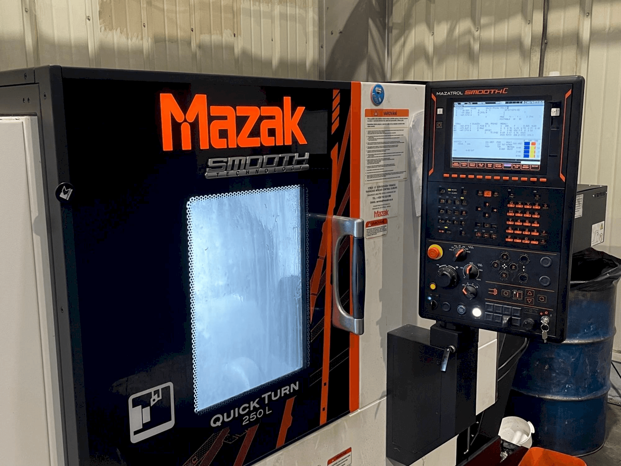 Mazak Quick Turn 250 L Mašinos vaizdas iš priekio