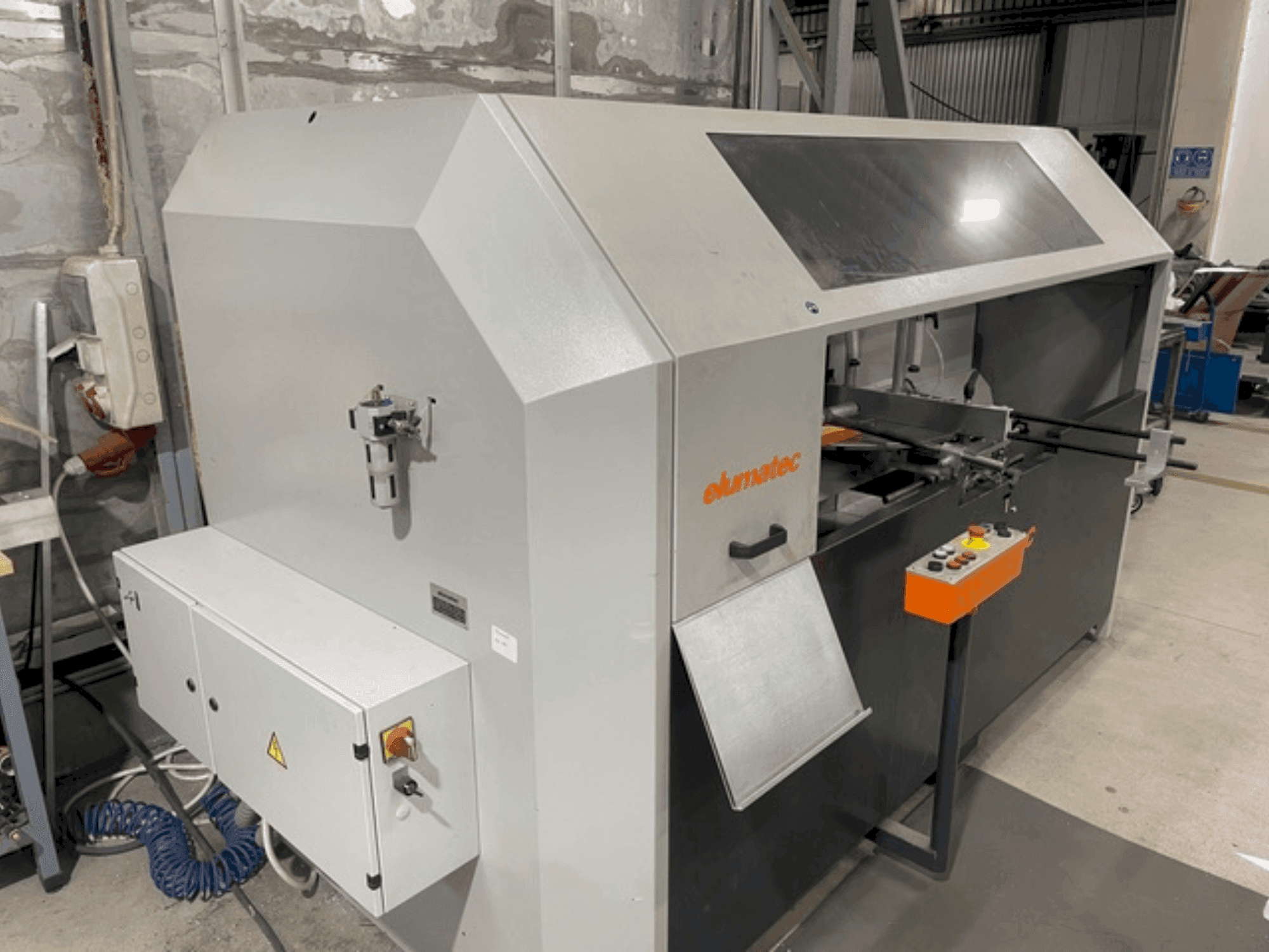 Elumatec AKS134/64 Mašinos vaizdas iš priekio