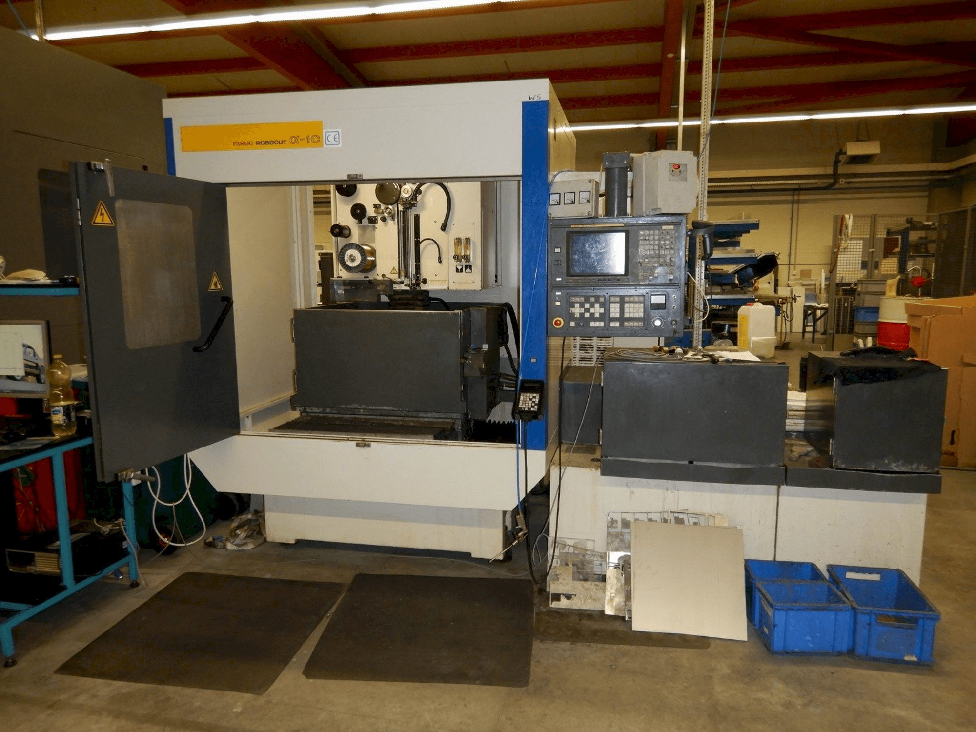 FANUC ROBOCUT ALPHA 1C Mašinos vaizdas iš priekio