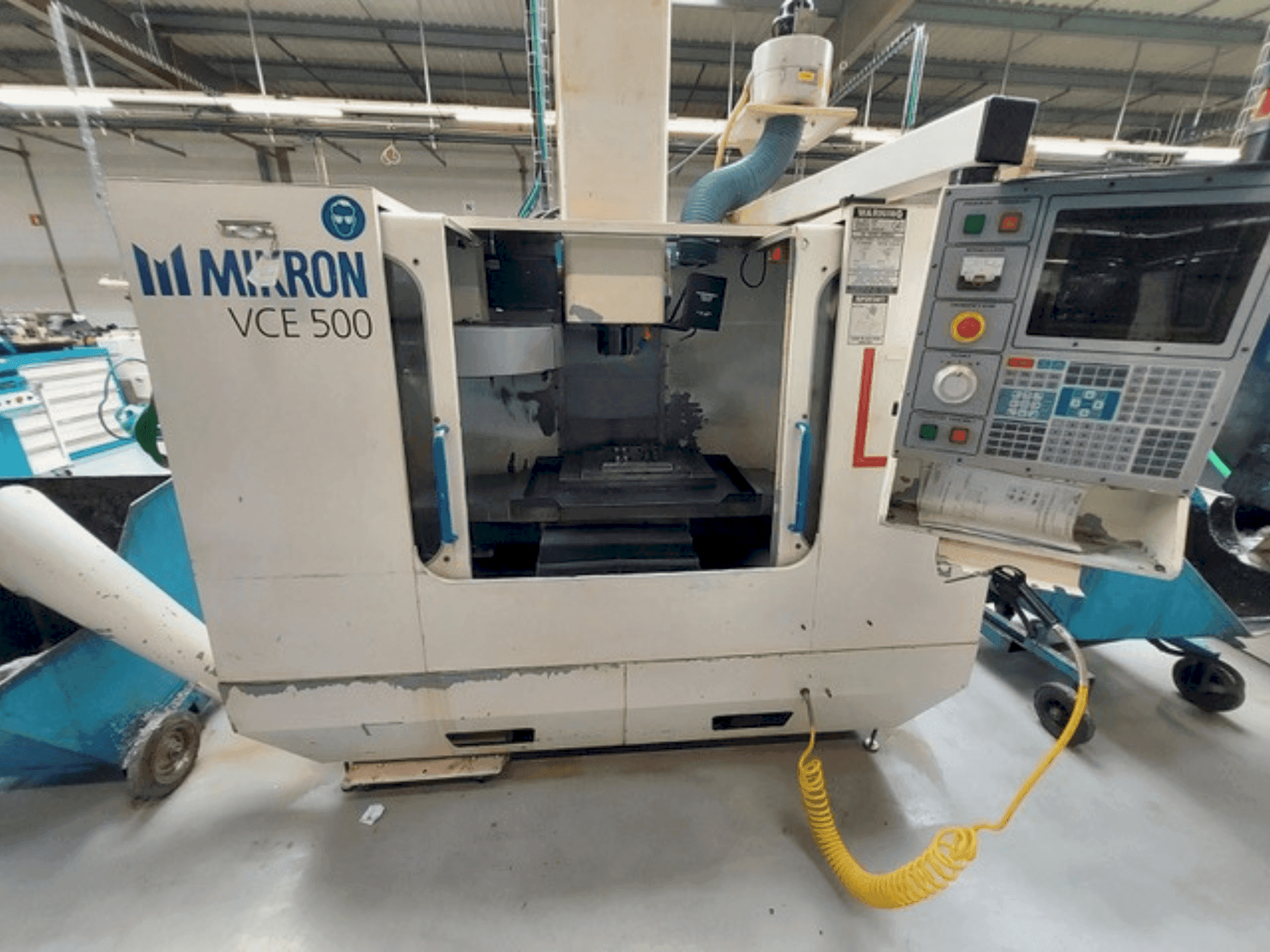 HAAS MIKRON VCE 500 Mašinos vaizdas iš priekio