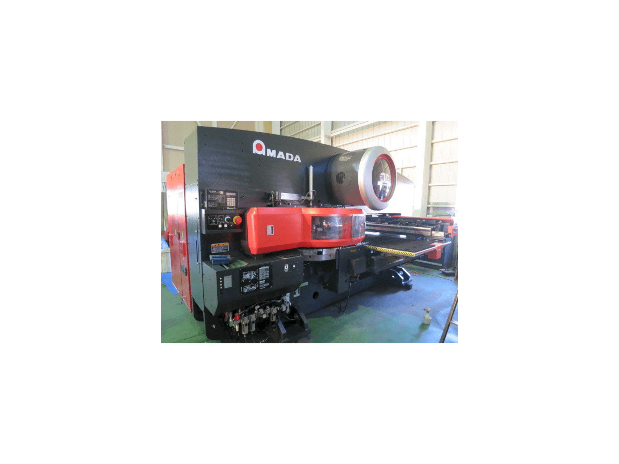 AMADA EMK 345NT Mašinos vaizdas iš priekio
