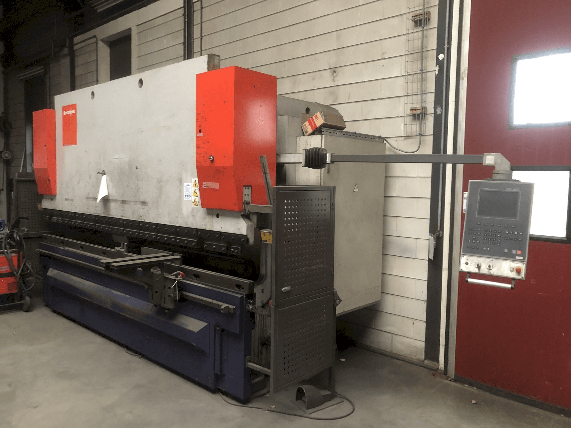 Bystronic EP40-160 Mašinos vaizdas iš dešinės pusės