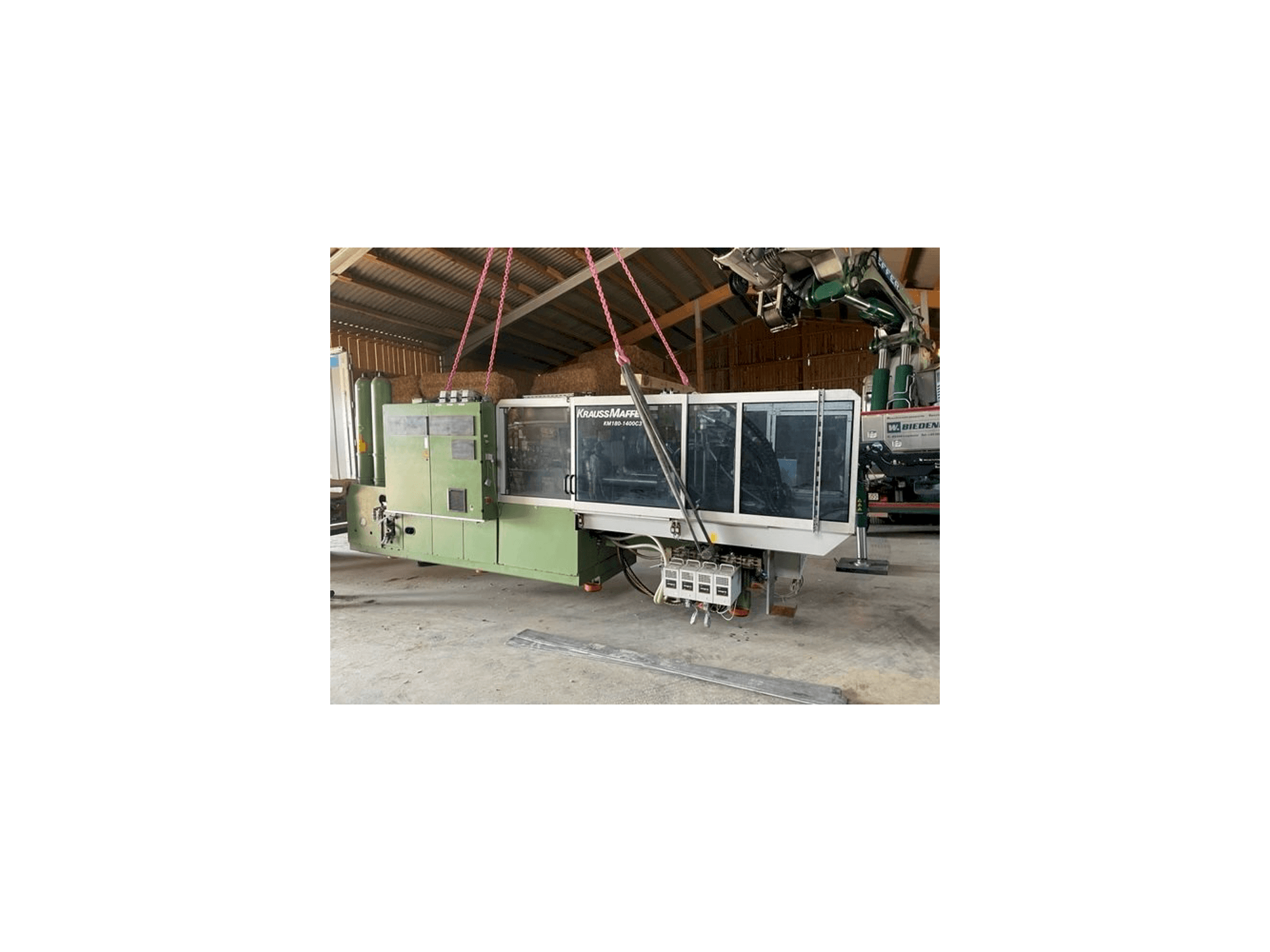 Krauss Maffei KW180 C3 hybrid Mašinos vaizdas iš priekio