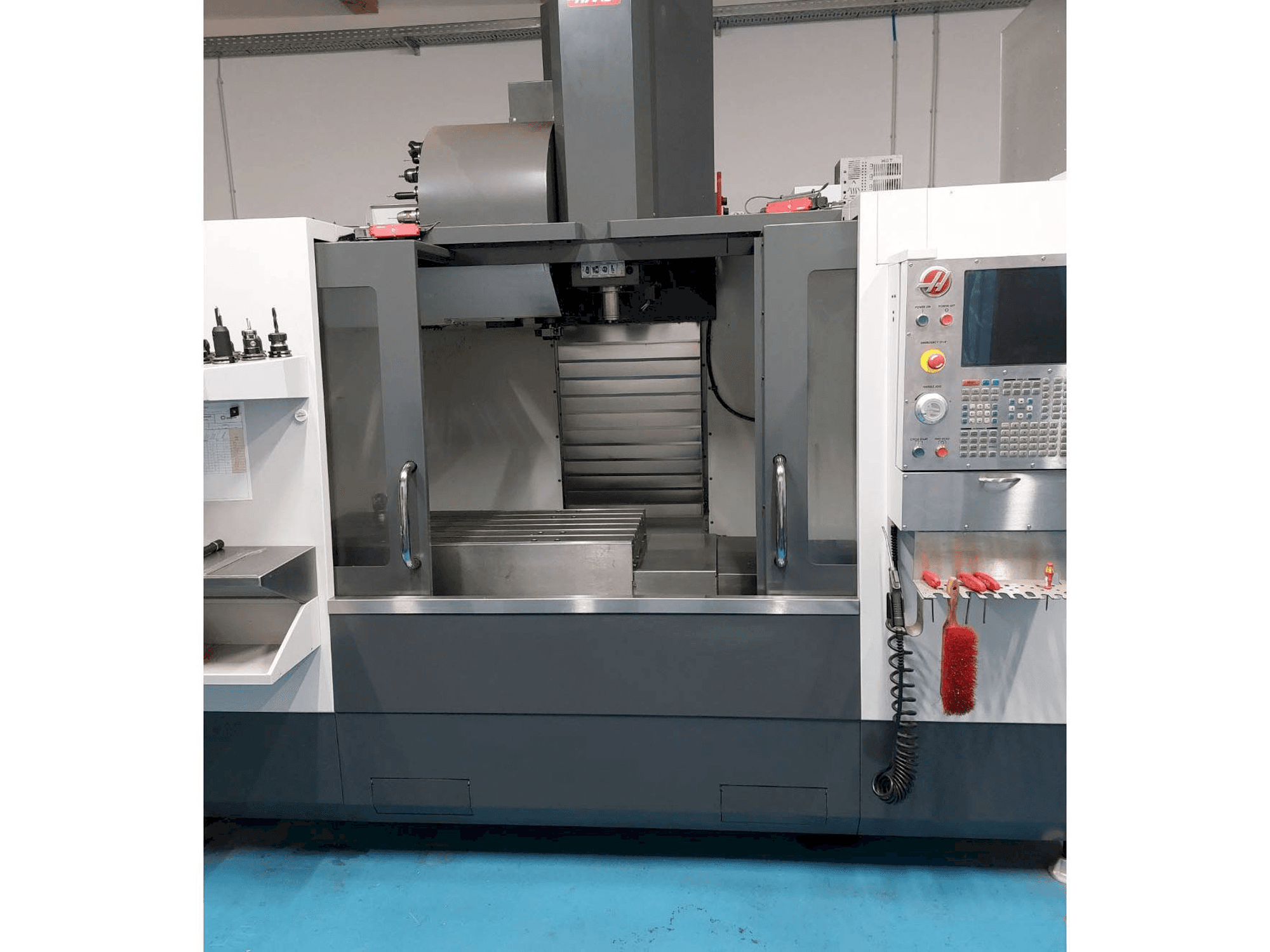 HAAS VF3 Mašinos vaizdas iš priekio