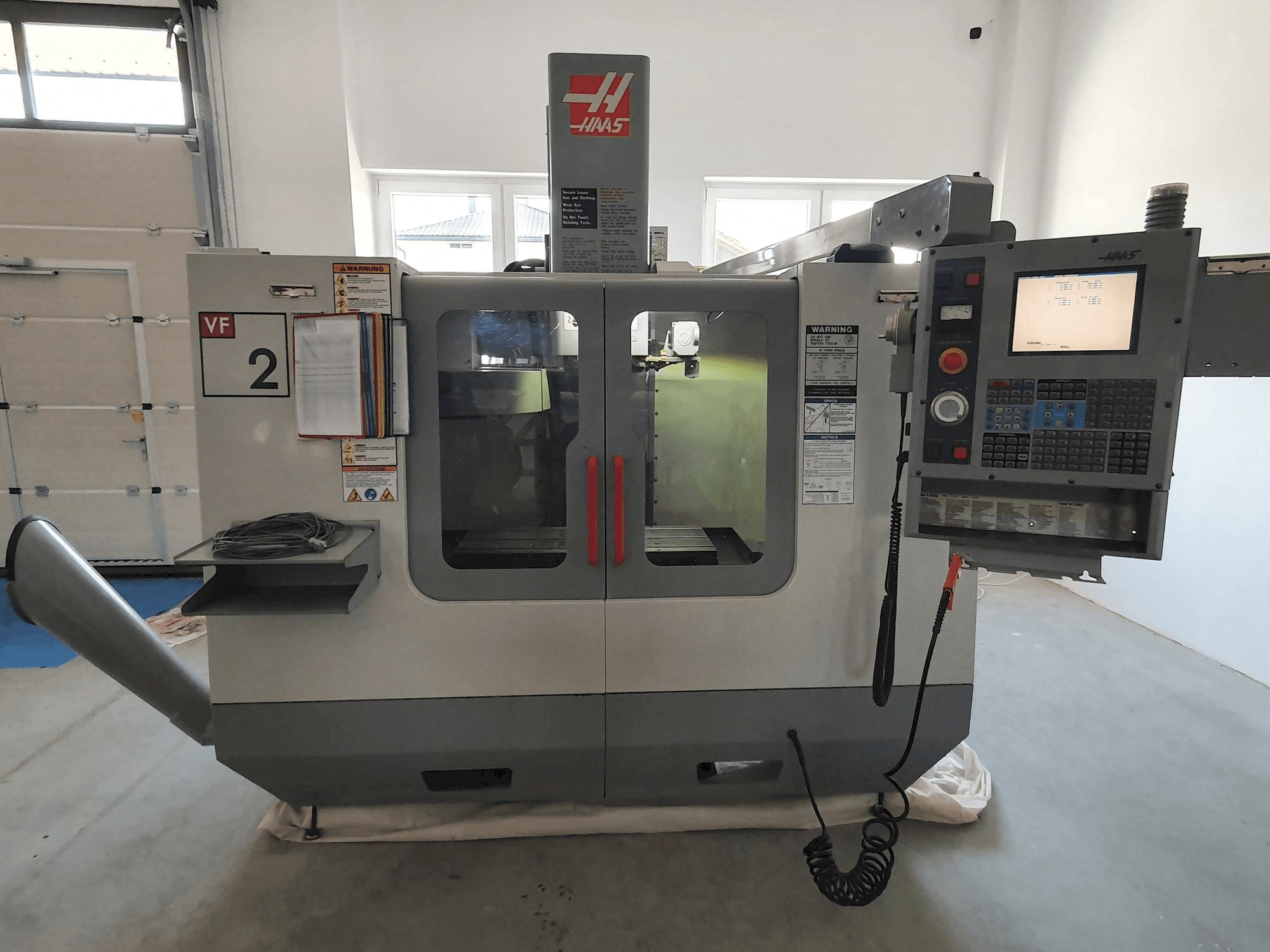 HAAS VF-2BHE Mašinos vaizdas iš priekio