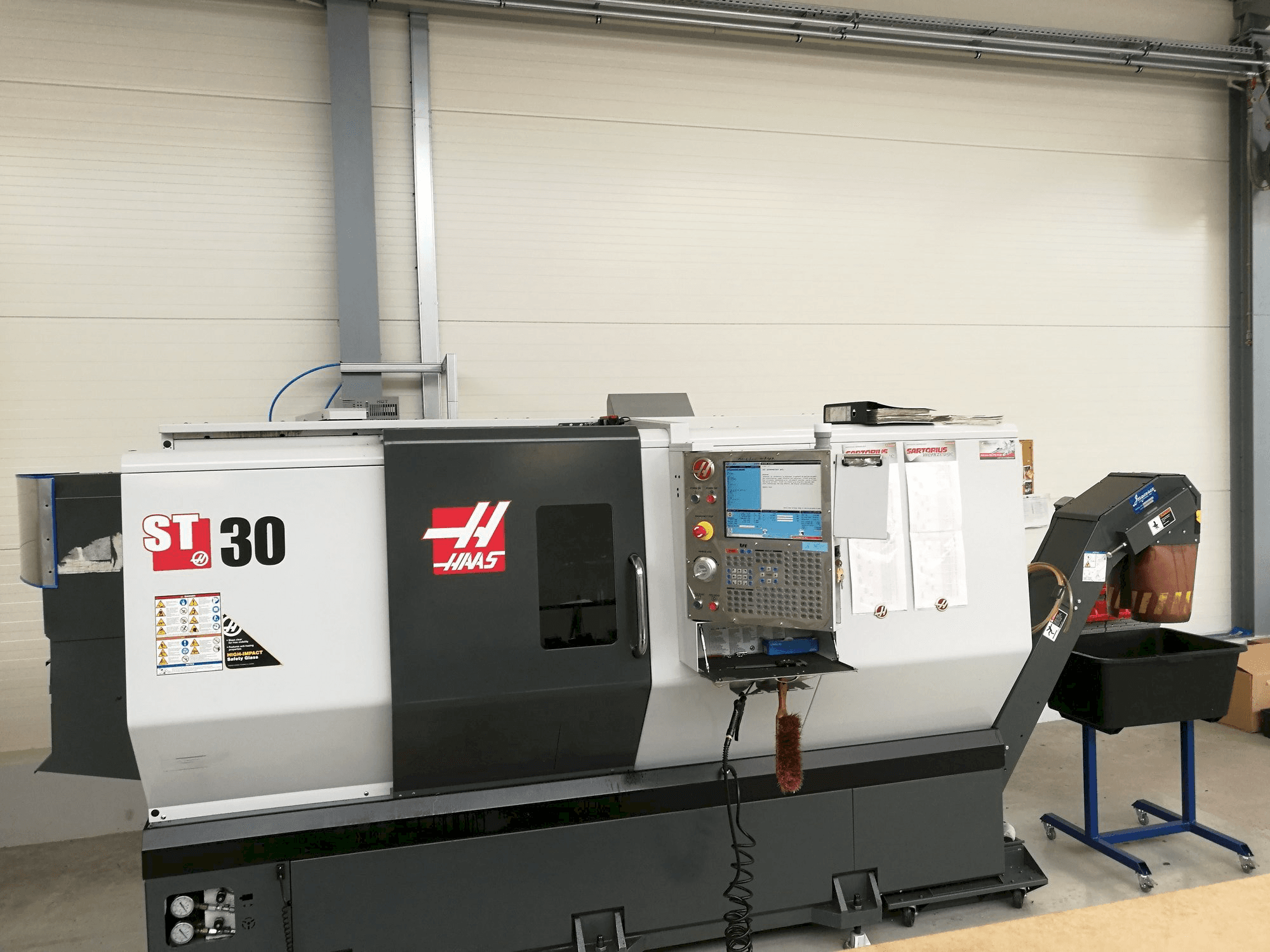 HAAS ST-30 Mašinos vaizdas iš priekio