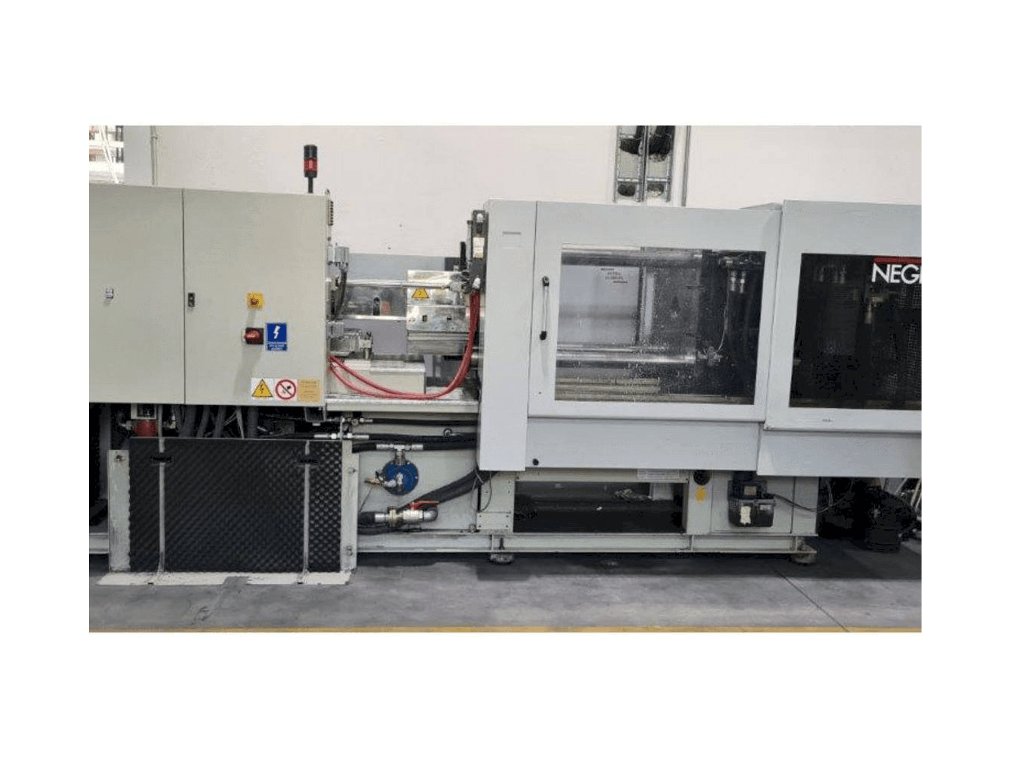 Negri Bossi V210 Mašinos vaizdas iš priekio