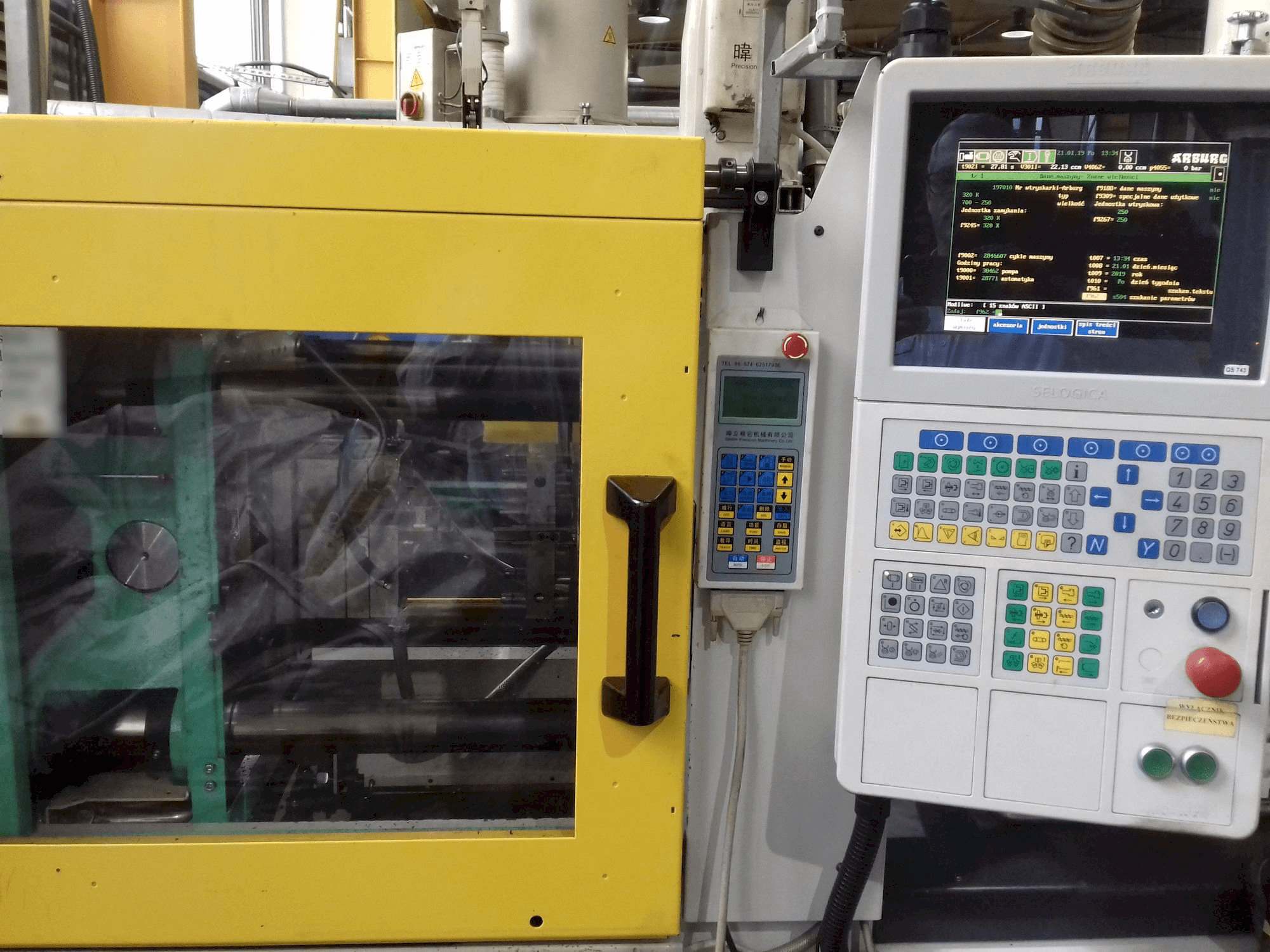 Arburg ALLROUNDER 320 K 700-250 Mašinos vaizdas iš priekio