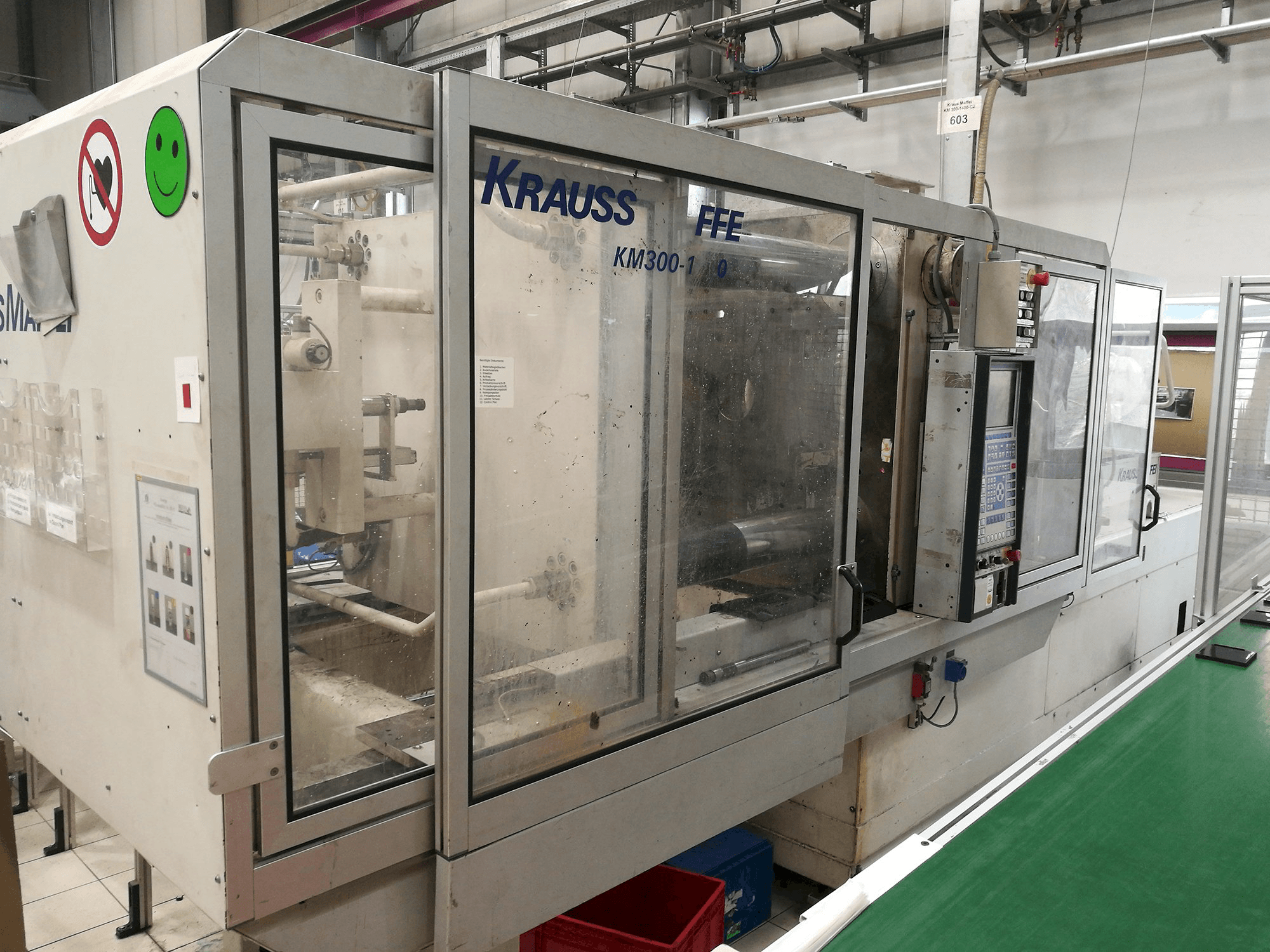 Krauss Maffei Mašinos kairės pusės vaizdasKM 300-1400 C2