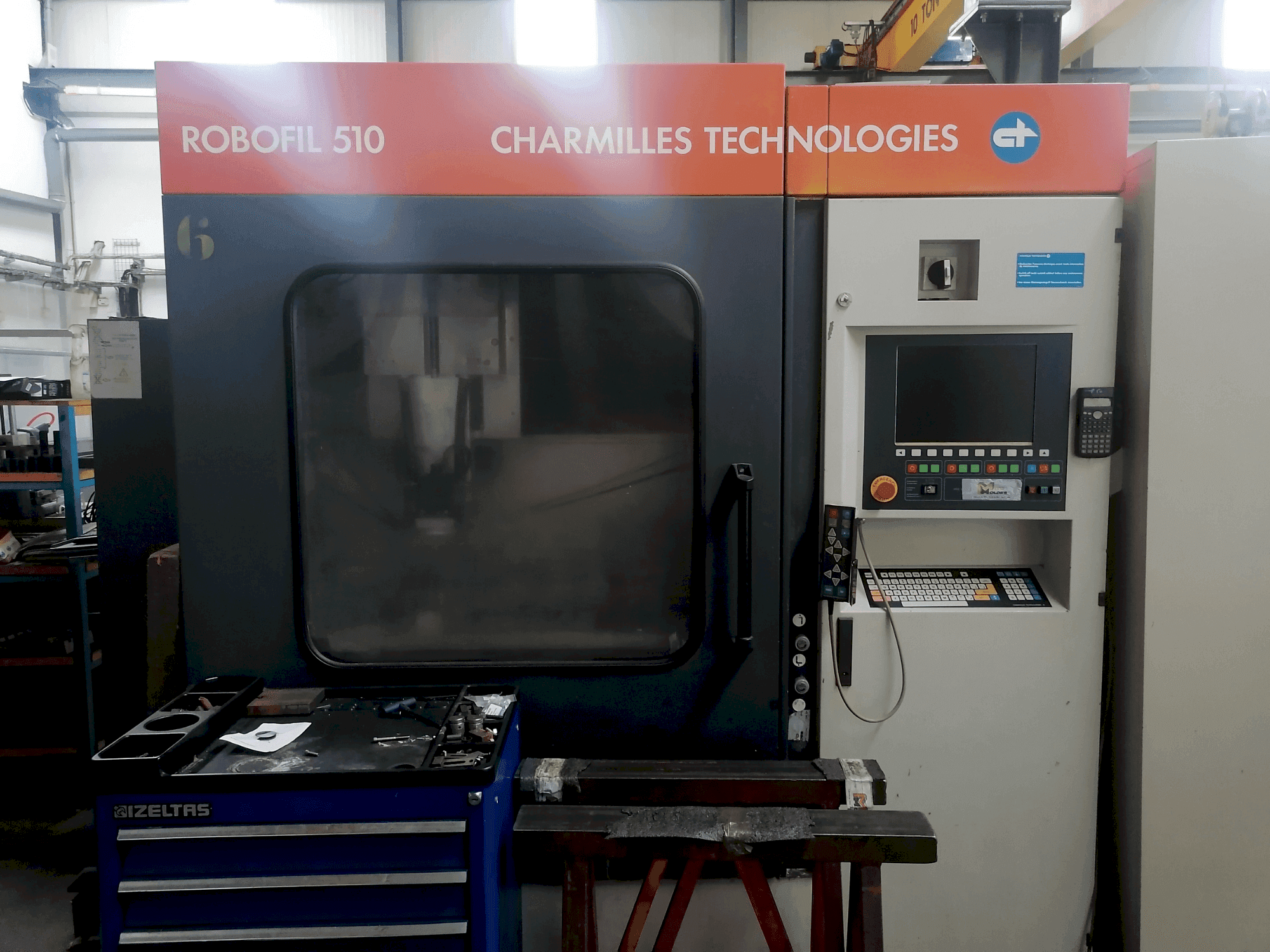 CHARMILLES Robofil 510 Mašinos vaizdas iš priekio