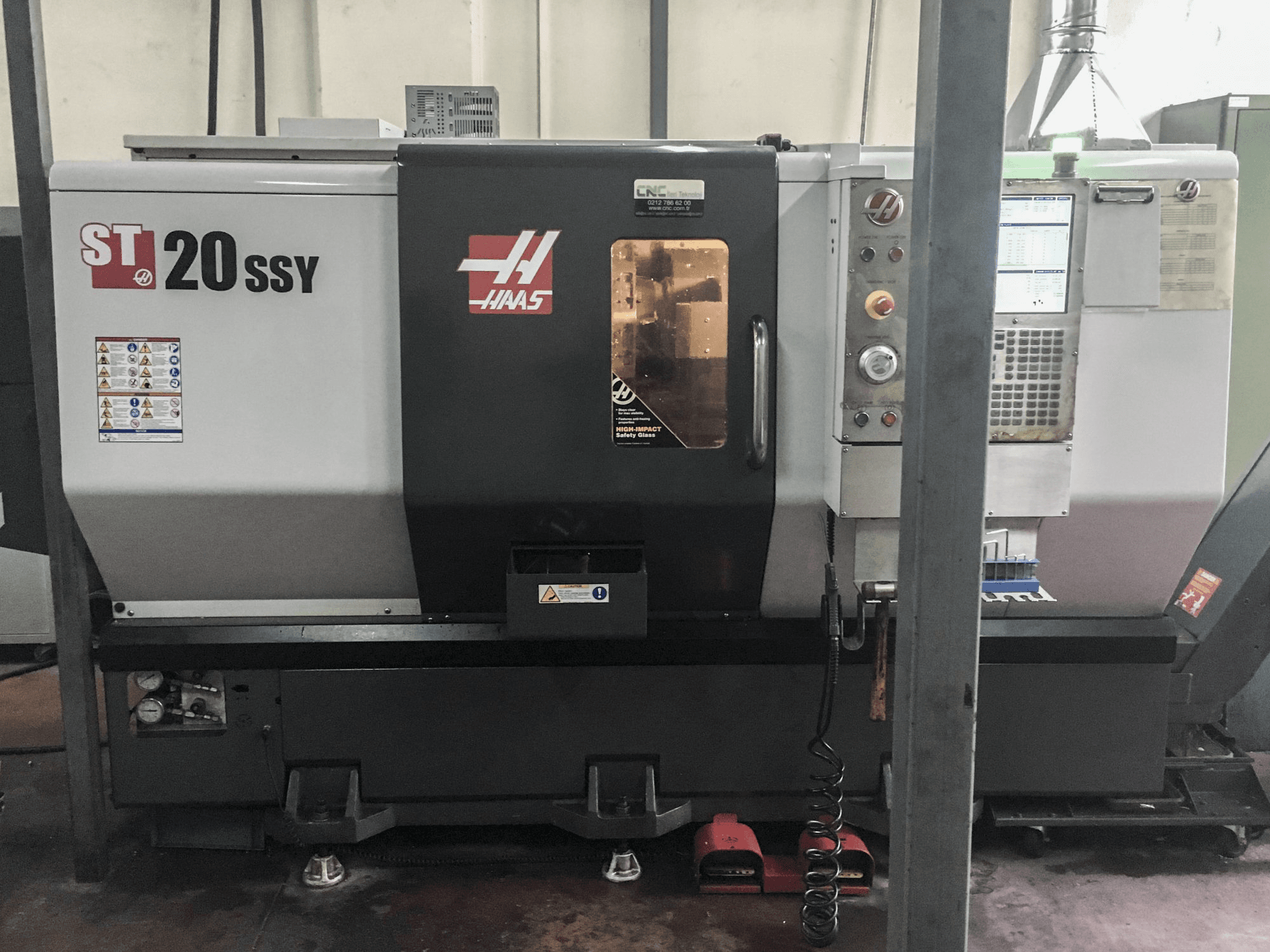 HAAS ST-20SSY Mašinos vaizdas iš priekio