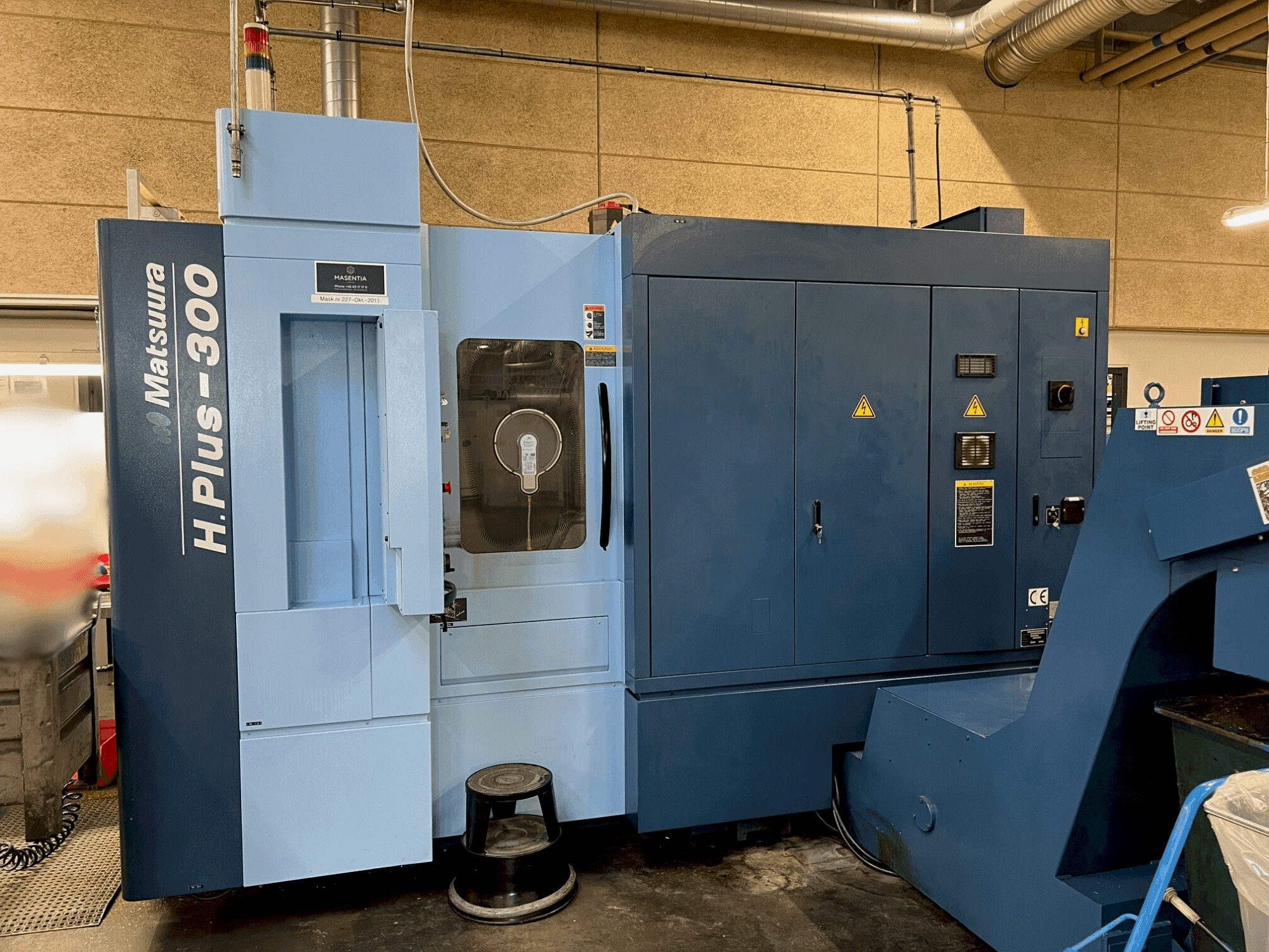Matsuura H.PLUS-300 Mašinos vaizdas iš priekio