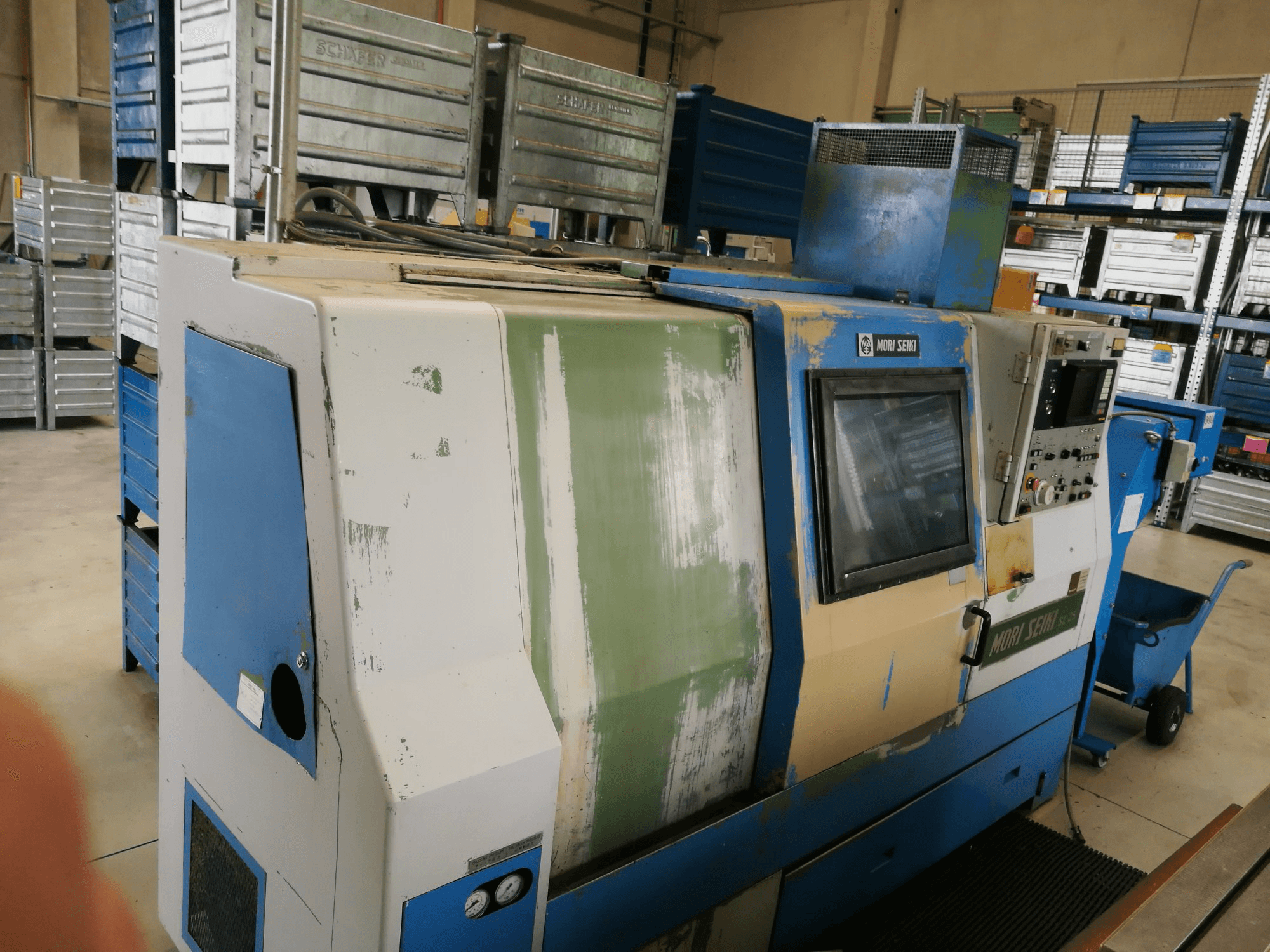 MORI SEIKI SL-25A/500 Mašinos kairės pusės vaizdas