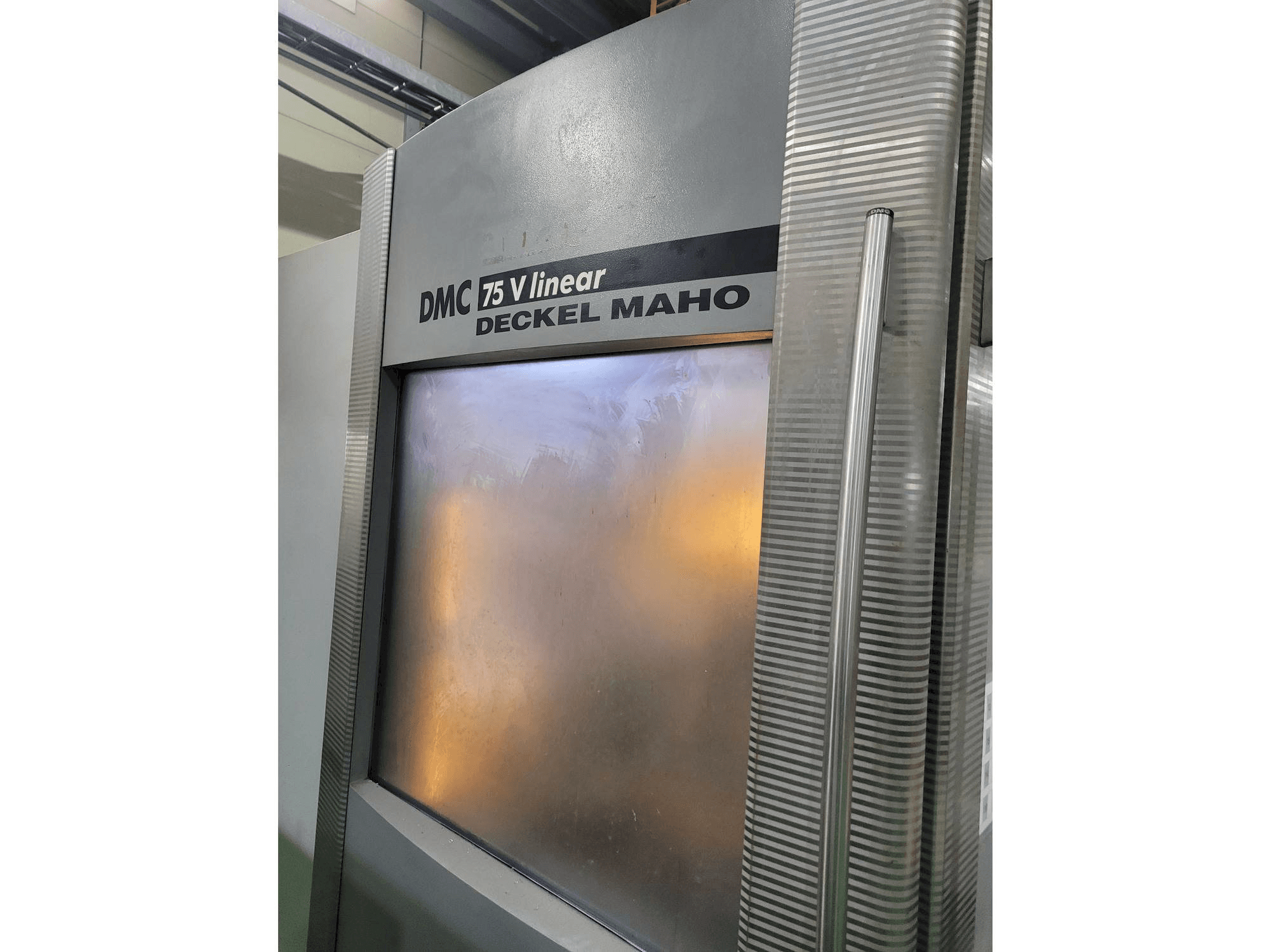 DECKEL MAHO DMC 75 Linear Mašinos vaizdas iš priekio