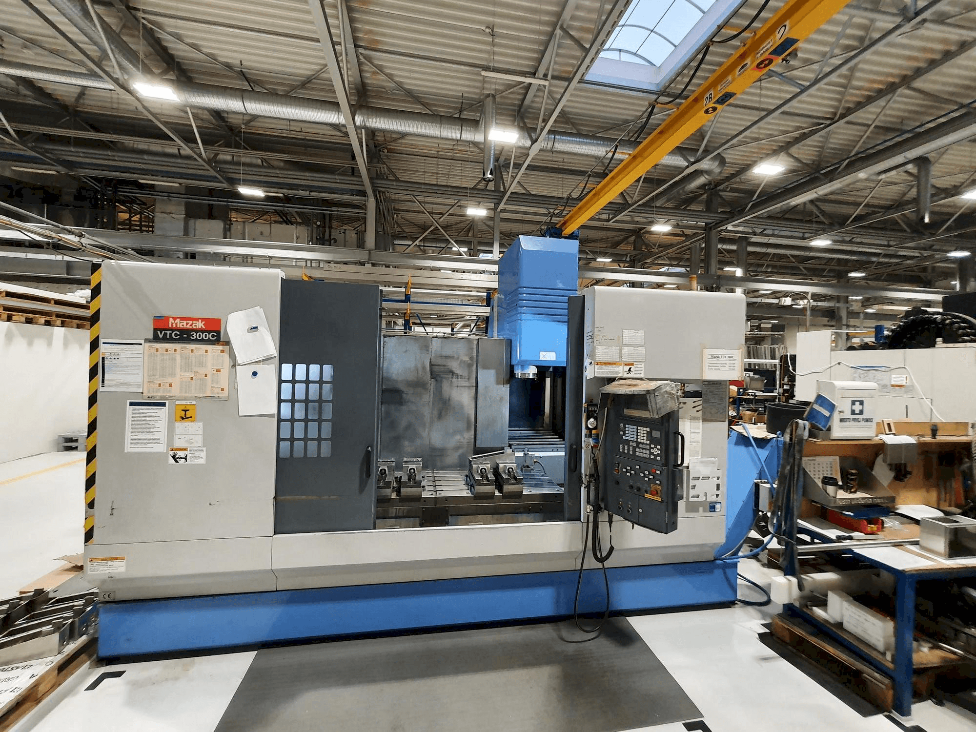Mazak VTC-300C Mašinos vaizdas iš priekio