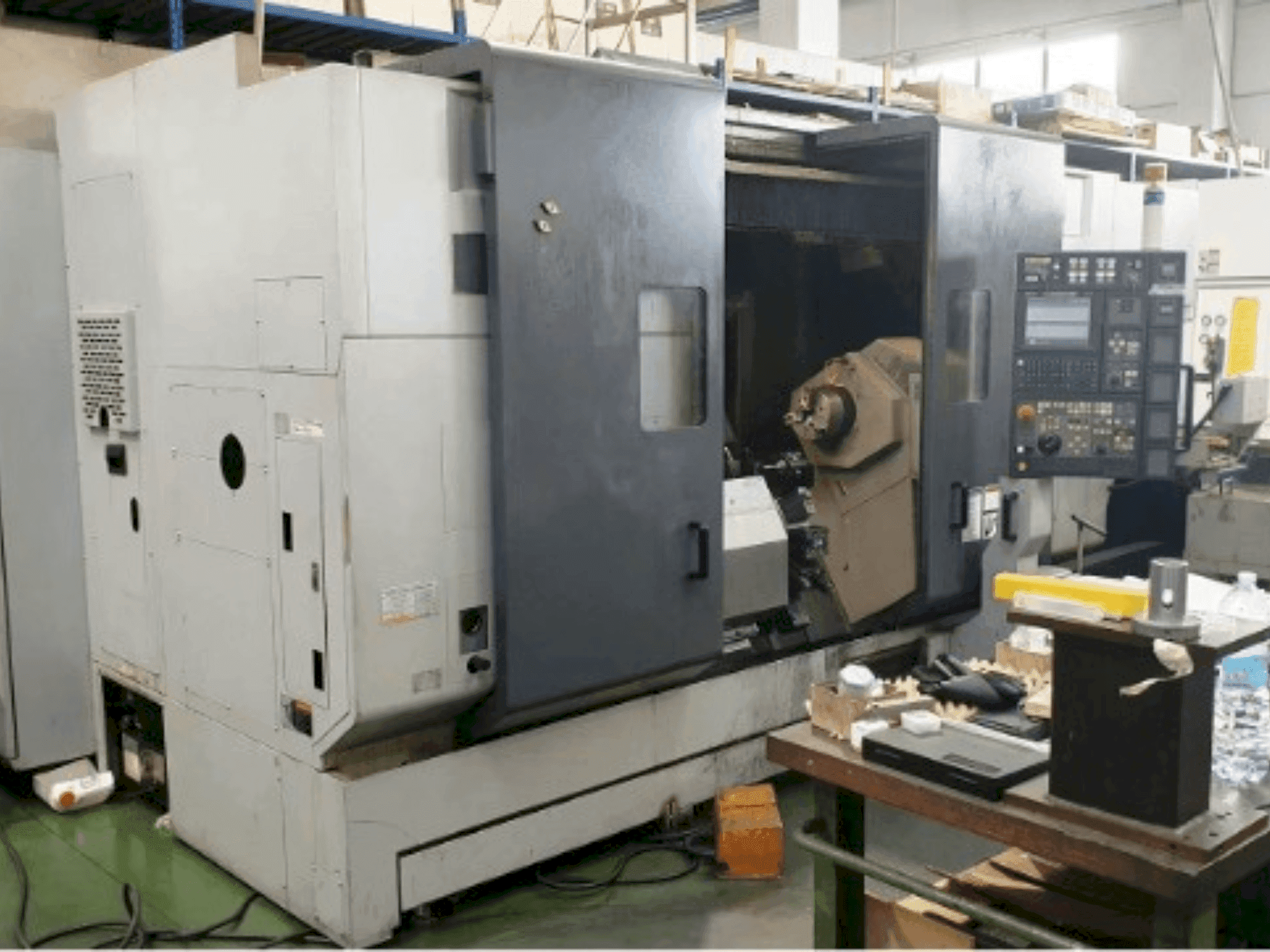 MORI SEIKI MT2000 SZ Mašinos vaizdas iš priekio