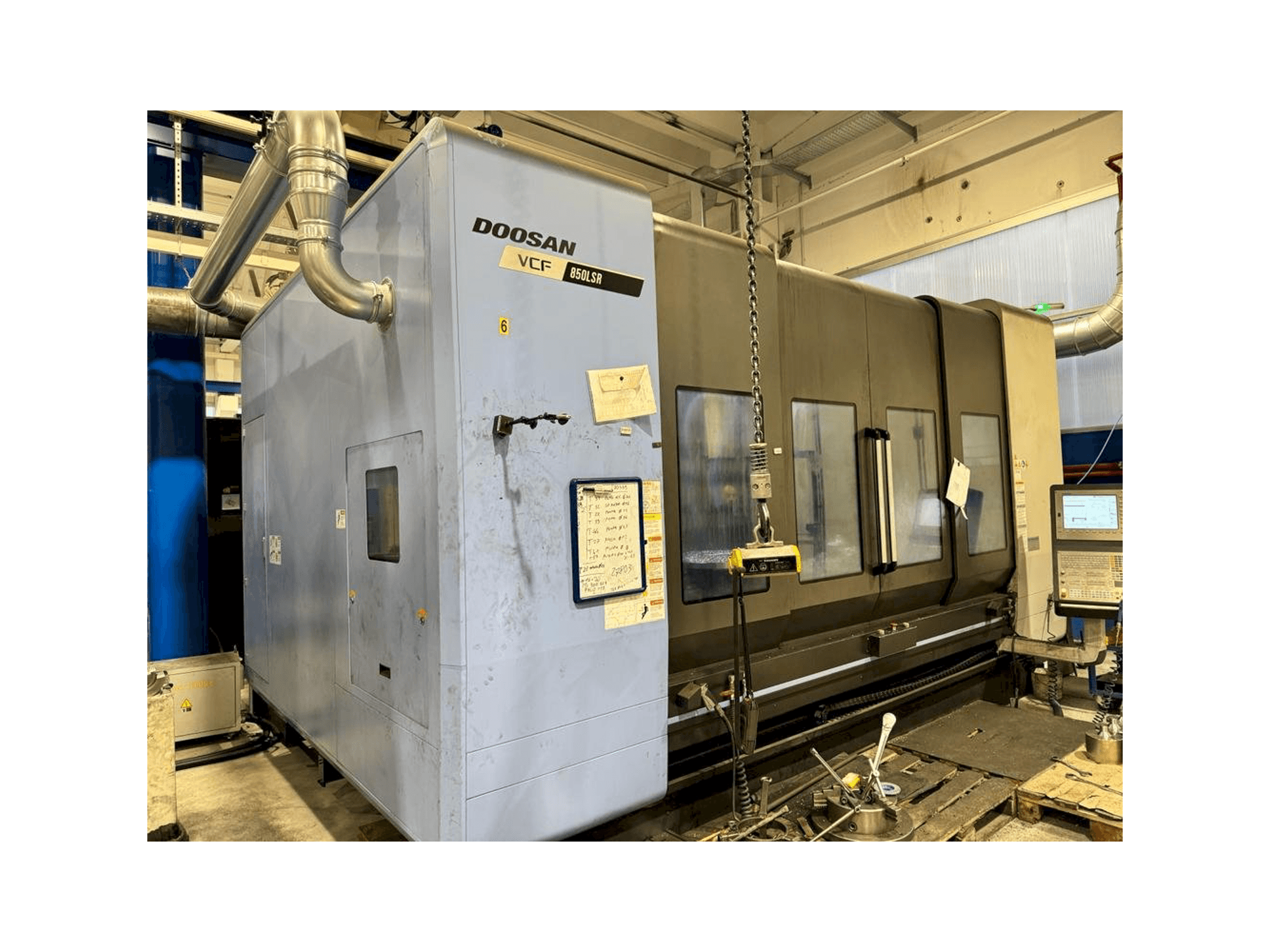 DOOSAN VCF 850 LSR Mašinos vaizdas iš priekio