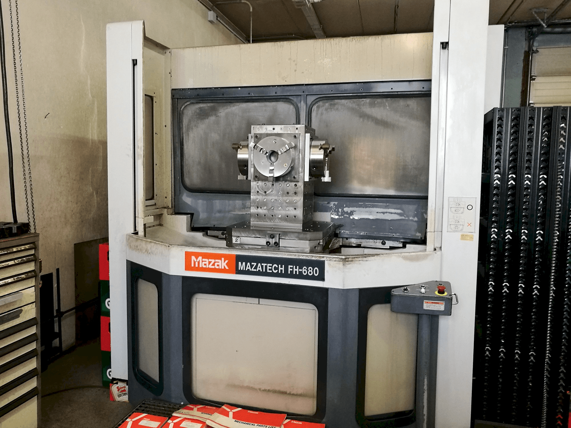 Mazak Mazatech FH-680 Mašinos vaizdas iš priekio