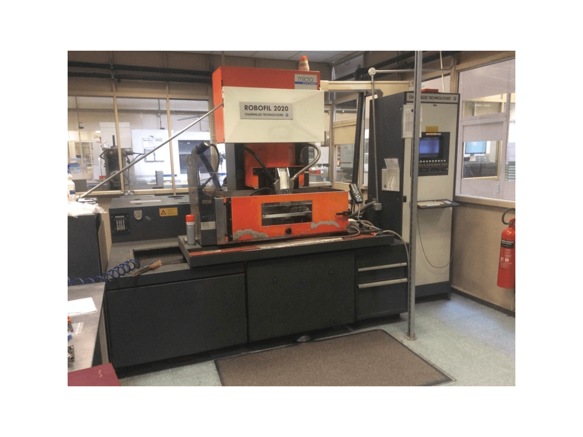 CHARMILLES Technologies Robofil 2020 - 1 Mašinos vaizdas iš priekio